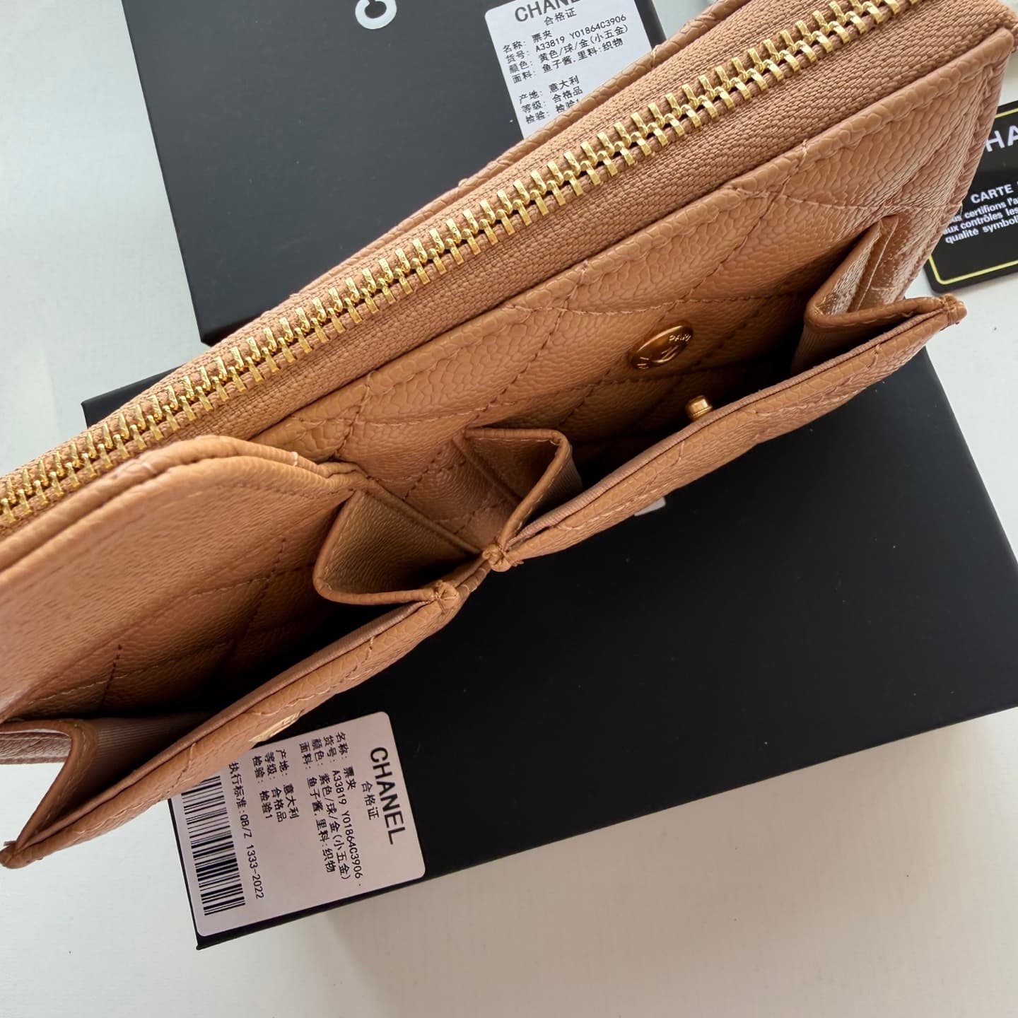 C813 🌸 New model 🔥 Packaged in the original packaging (33819 – classic small hardware). Chanel 📢🔥 The chain can be used as a handbag. 💪 It looks very stylish. Although it’s small, it has plenty of space inside: pockets, zipper openings, and coins storage  — image 6