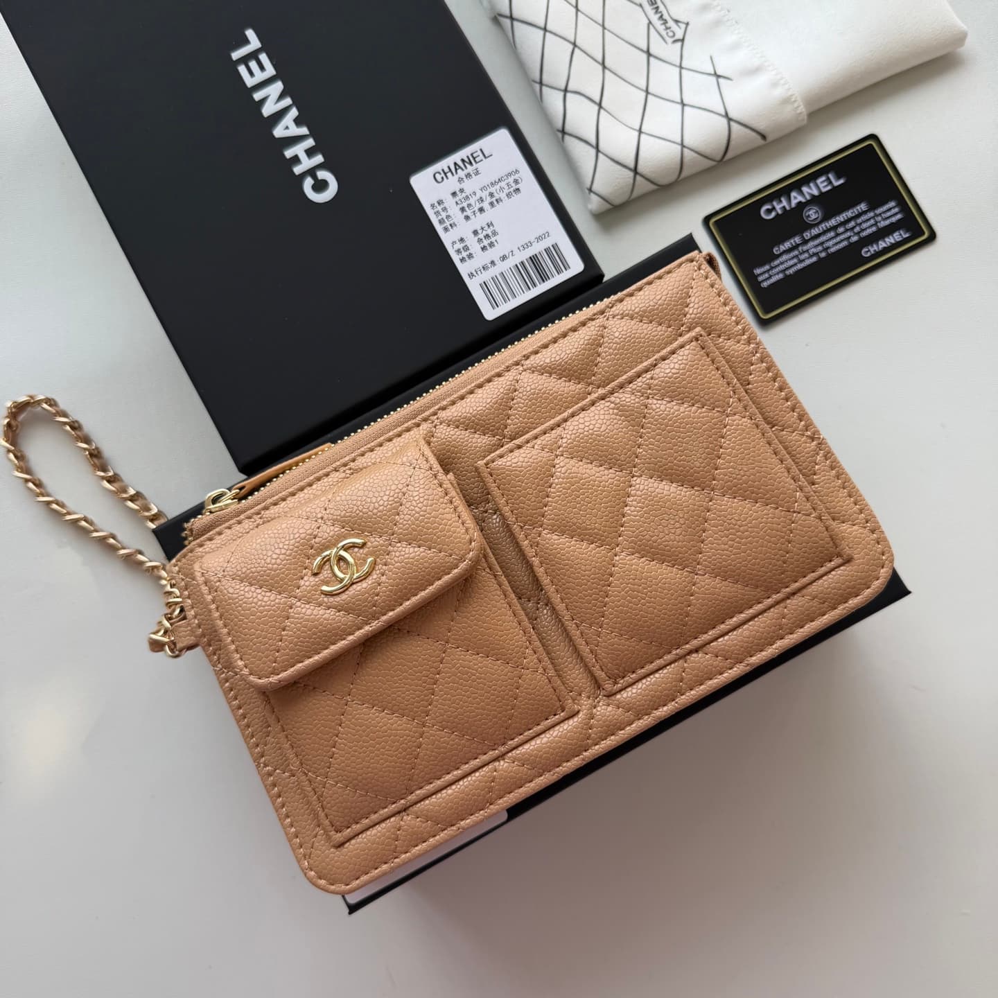 C813 🌸 New model 🔥 Packaged in the original packaging (33819 – classic small hardware). Chanel 📢🔥 The chain can be used as a handbag. 💪 It looks very stylish. Although it’s small, it has plenty of space inside: pockets, zipper openings, and coins storage  — image 3