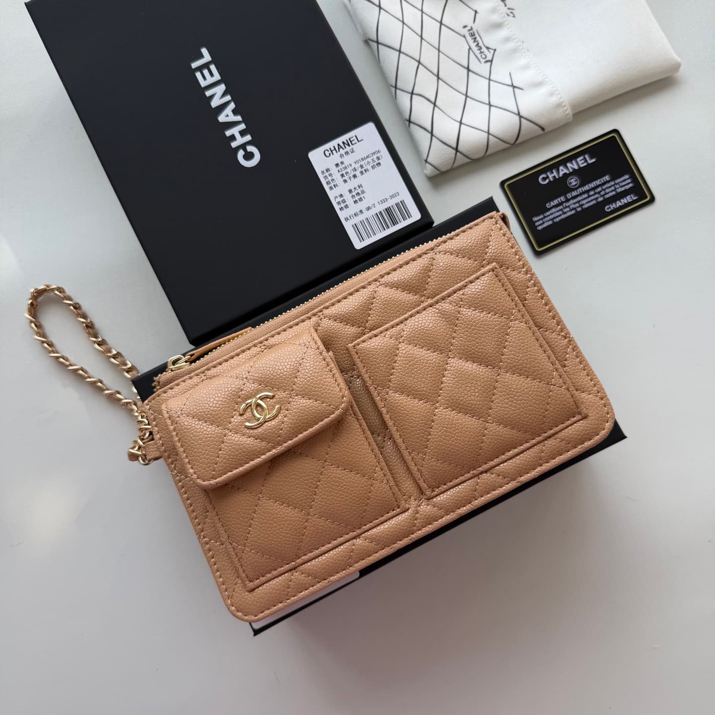 C813 🌸 New model 🔥 Packaged in the original packaging (33819 – classic small hardware). Chanel 📢🔥 The chain can be used as a handbag. 💪 It looks very stylish. Although it’s small, it has plenty of space inside: pockets, zipper openings, and coins storage  — image 1