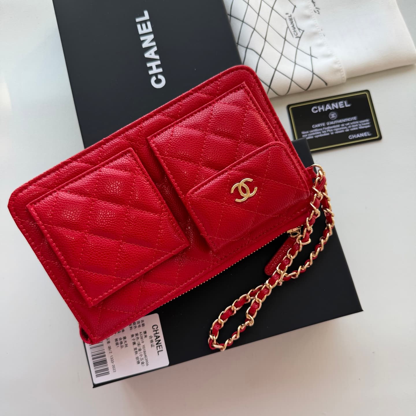 C814 🌸 New model 🔥 Packaged in the original packaging (33819 – classic small accessories) Chanel 📢🔥 The chain can be used as a handbag💪 It looks very impressive. Despite its small size, it has plenty of space inside: compartments for cards, zippers, and c — image 5