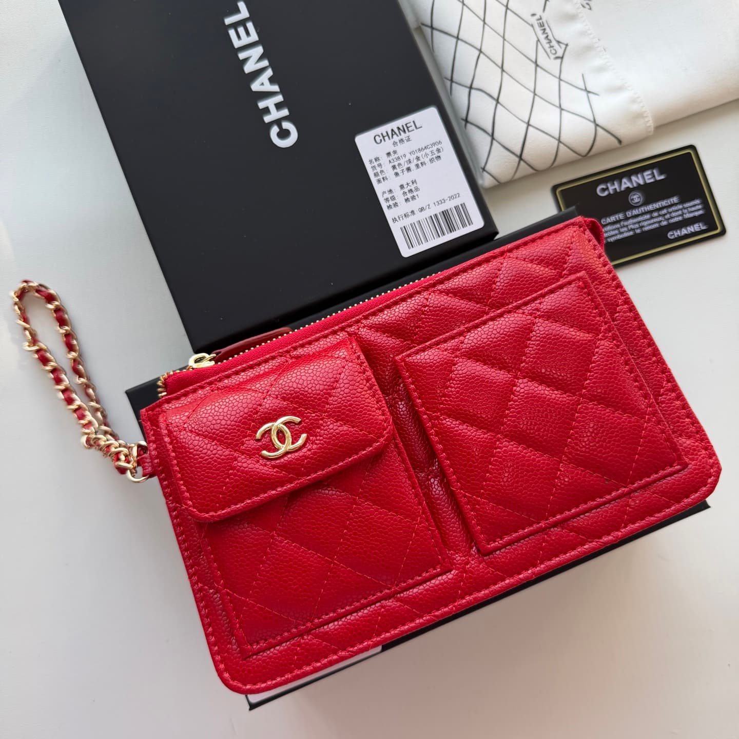 C814 🌸 New model 🔥 Packaged in the original packaging (33819 – classic small accessories) Chanel 📢🔥 The chain can be used as a handbag💪 It looks very impressive. Despite its small size, it has plenty of space inside: compartments for cards, zippers, and c — image 2