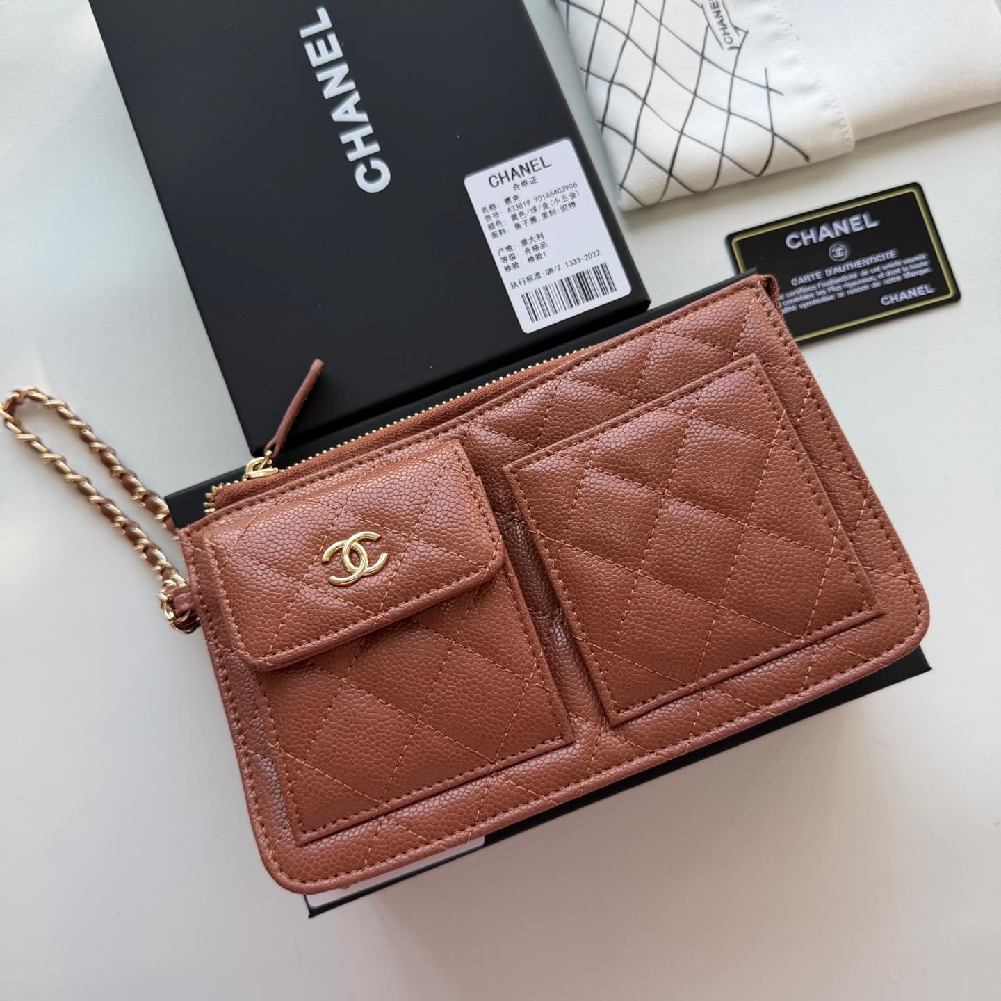 C815 🌸 New model 🔥 Packaged in the original packaging (33819 – classic small accessories) Chanel 📢🔥 The chain can be used as a handbag💪 It looks very stylish. Although it’s small, it has plenty of space inside: pockets for cards, zipper, and change money  — image 2