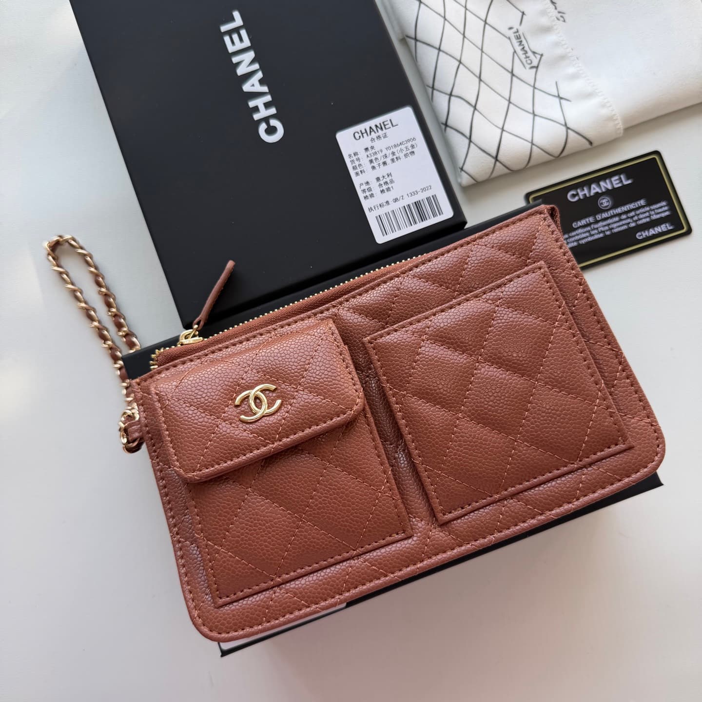 C815 🌸 New model 🔥 Packaged in the original packaging (33819 – classic small accessories) Chanel 📢🔥 The chain can be used as a handbag💪 It looks very stylish. Although it’s small, it has plenty of space inside: pockets for cards, zipper, and change money  — image 1