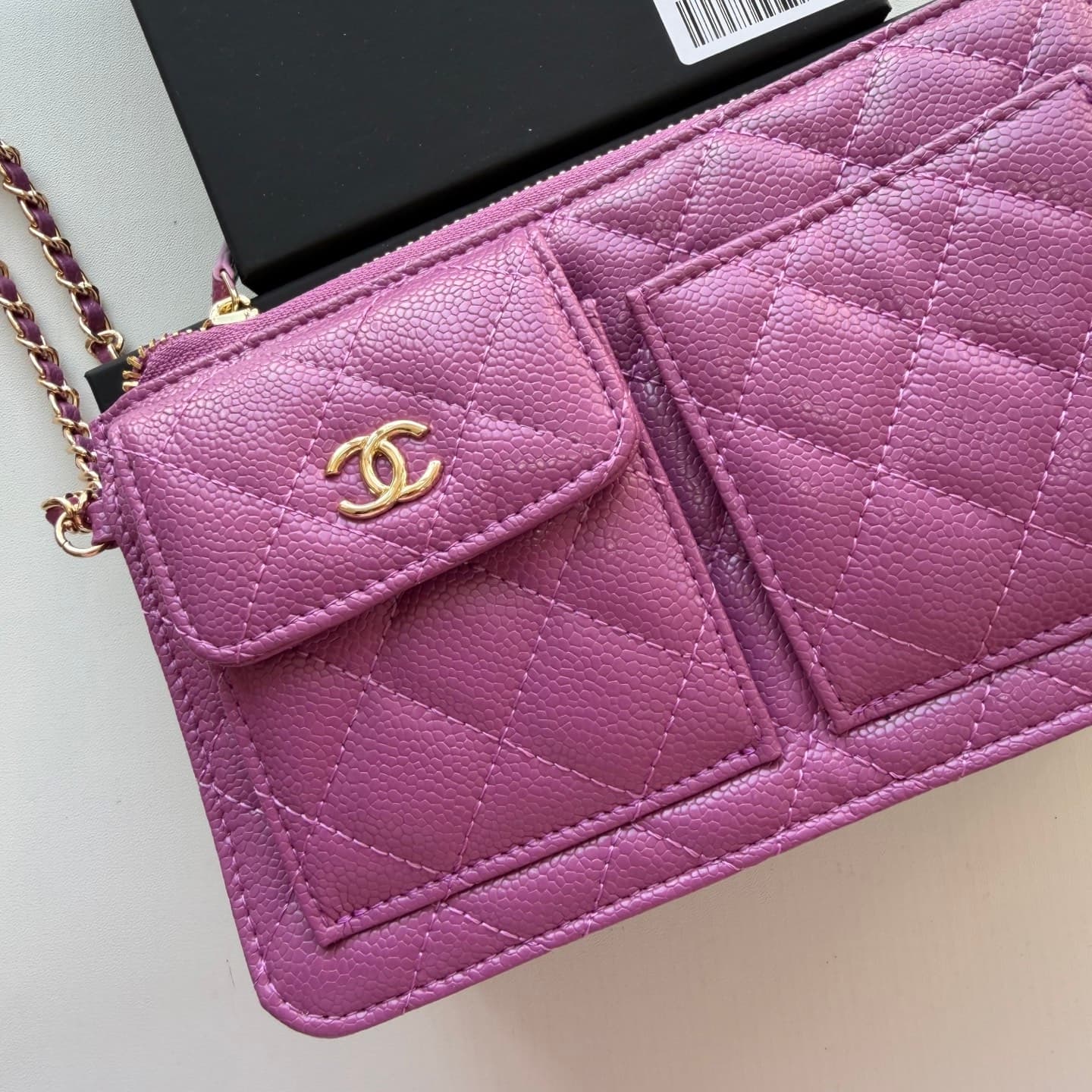 C816 🌸 New model 🔥 Packaged in the original packaging (33819 – classic small hardware). Chanel 📢🔥 The chain can be used as a handbag. 💪 It looks very impressive. Don’t underestimate its size; it’s actually quite spacious. There are compartments for cards, — image 4