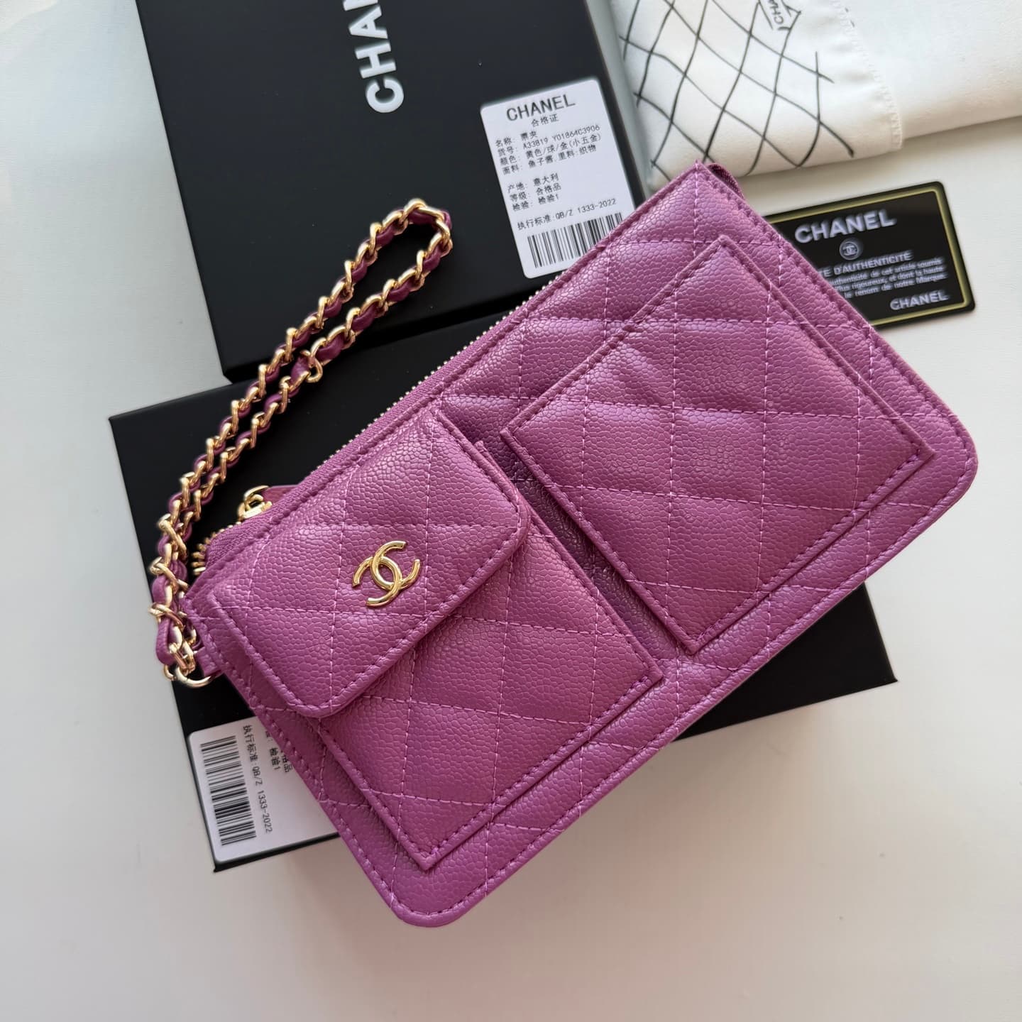 C816 🌸 New model 🔥 Packaged in the original packaging (33819 – classic small hardware). Chanel 📢🔥 The chain can be used as a handbag. 💪 It looks very impressive. Don’t underestimate its size; it’s actually quite spacious. There are compartments for cards, — image 5