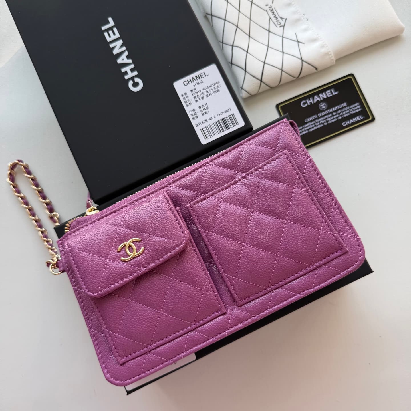 C816 🌸 New model 🔥 Packaged in the original packaging (33819 – classic small hardware). Chanel 📢🔥 The chain can be used as a handbag. 💪 It looks very impressive. Don’t underestimate its size; it’s actually quite spacious. There are compartments for cards, — image 2