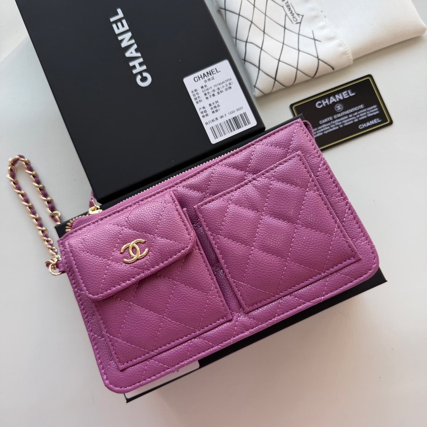 C816 🌸 New model 🔥 Packaged in the original packaging (33819 – classic small hardware). Chanel 📢🔥 The chain can be used as a handbag. 💪 It looks very impressive. Don’t underestimate its size; it’s actually quite spacious. There are compartments for cards, — image 3