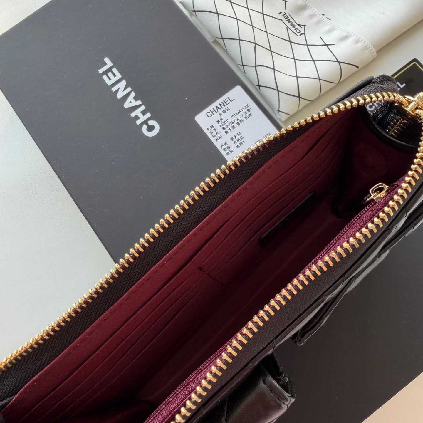 C818 🌸 New model 🔥 Packaged in the original packaging (33819 – classic small hardware). Chanel 📢🔥 The chain can be used as a handbag.💪 It looks very stylish. Don’t underestimate its size; it’s quite spacious. Inside, there are compartments for cards, zipp — image 6