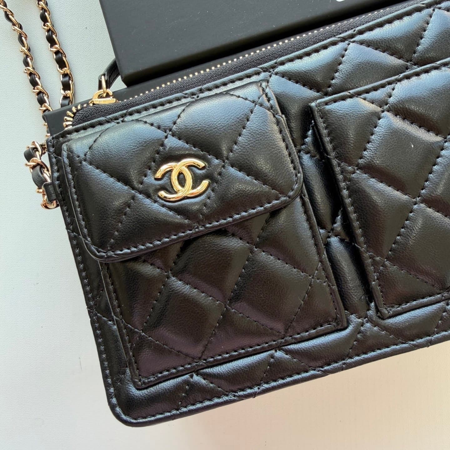 C818 🌸 New model 🔥 Packaged in the original packaging (33819 – classic small hardware). Chanel 📢🔥 The chain can be used as a handbag.💪 It looks very stylish. Don’t underestimate its size; it’s quite spacious. Inside, there are compartments for cards, zipp — image 5