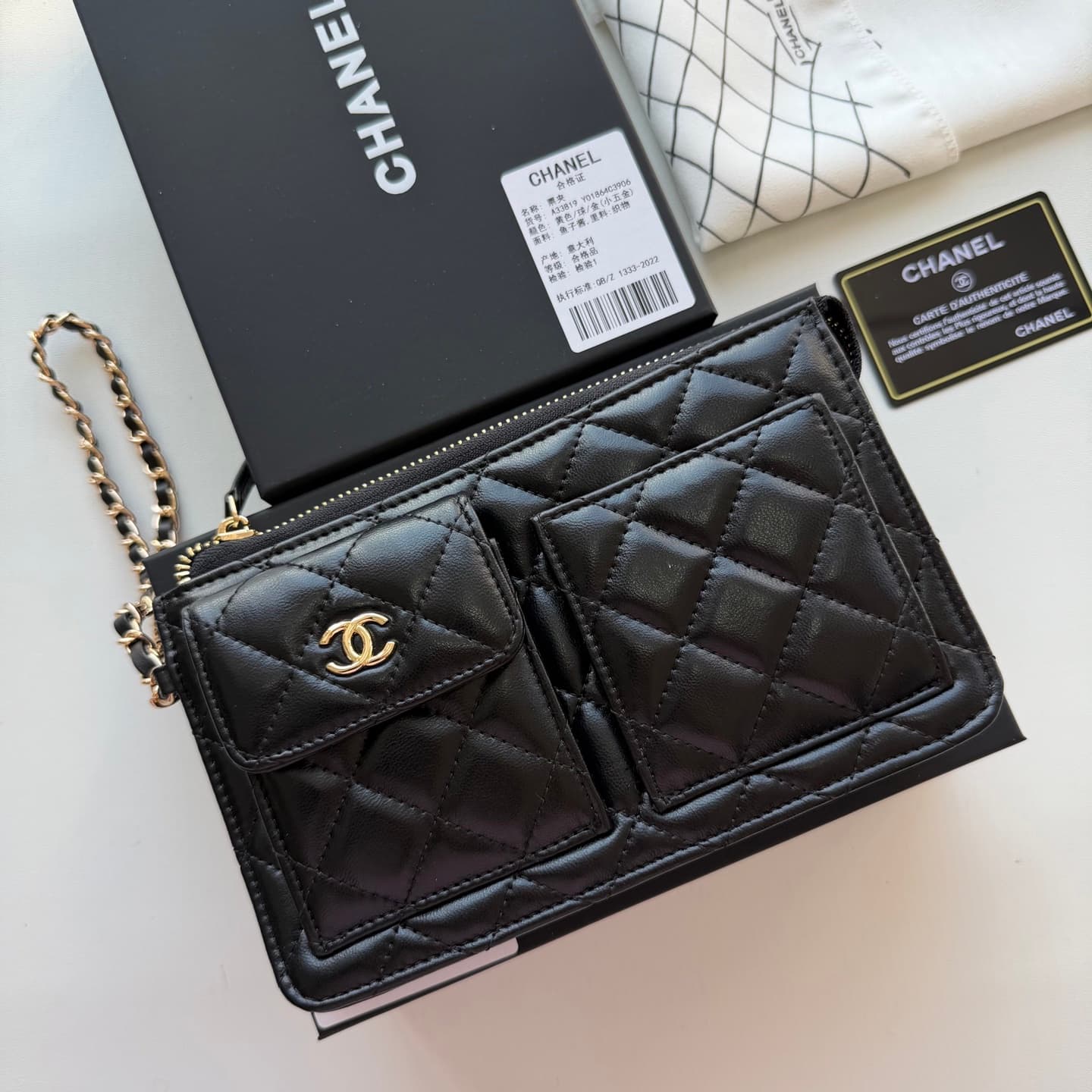C818 🌸 New model 🔥 Packaged in the original packaging (33819 – classic small hardware). Chanel 📢🔥 The chain can be used as a handbag.💪 It looks very stylish. Don’t underestimate its size; it’s quite spacious. Inside, there are compartments for cards, zipp — image 2