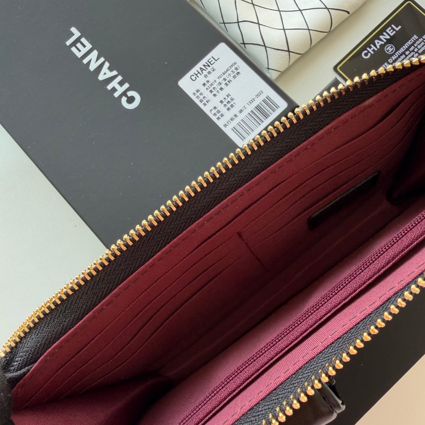 C818 🌸 New model 🔥 Packaged in the original packaging (33819 – classic small hardware). Chanel 📢🔥 The chain can be used as a handbag.💪 It looks very stylish. Don’t underestimate its size; it’s quite spacious. Inside, there are compartments for cards, zipp — image 7