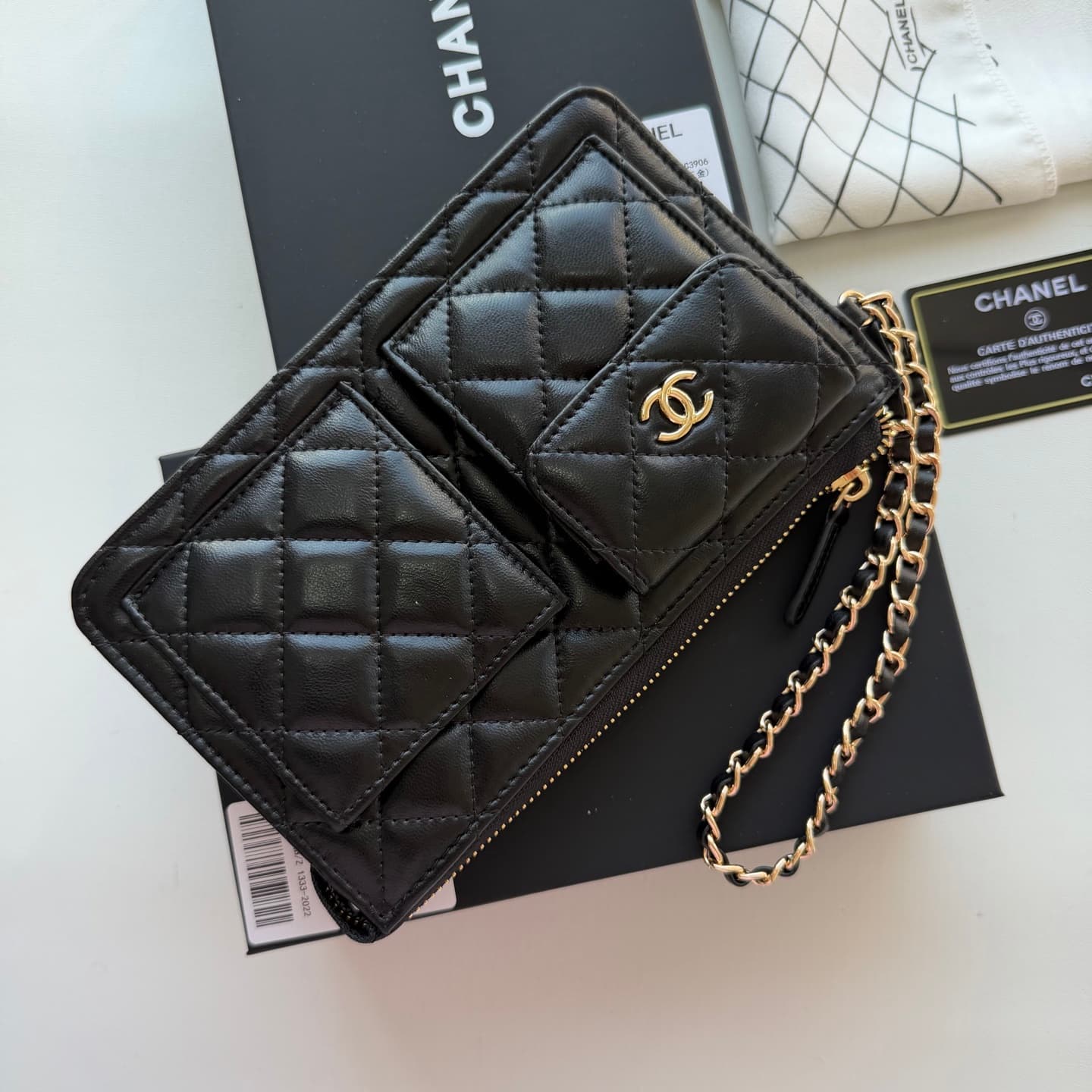 C818 🌸 New model 🔥 Packaged in the original packaging (33819 – classic small hardware). Chanel 📢🔥 The chain can be used as a handbag.💪 It looks very stylish. Don’t underestimate its size; it’s quite spacious. Inside, there are compartments for cards, zipp — image 4