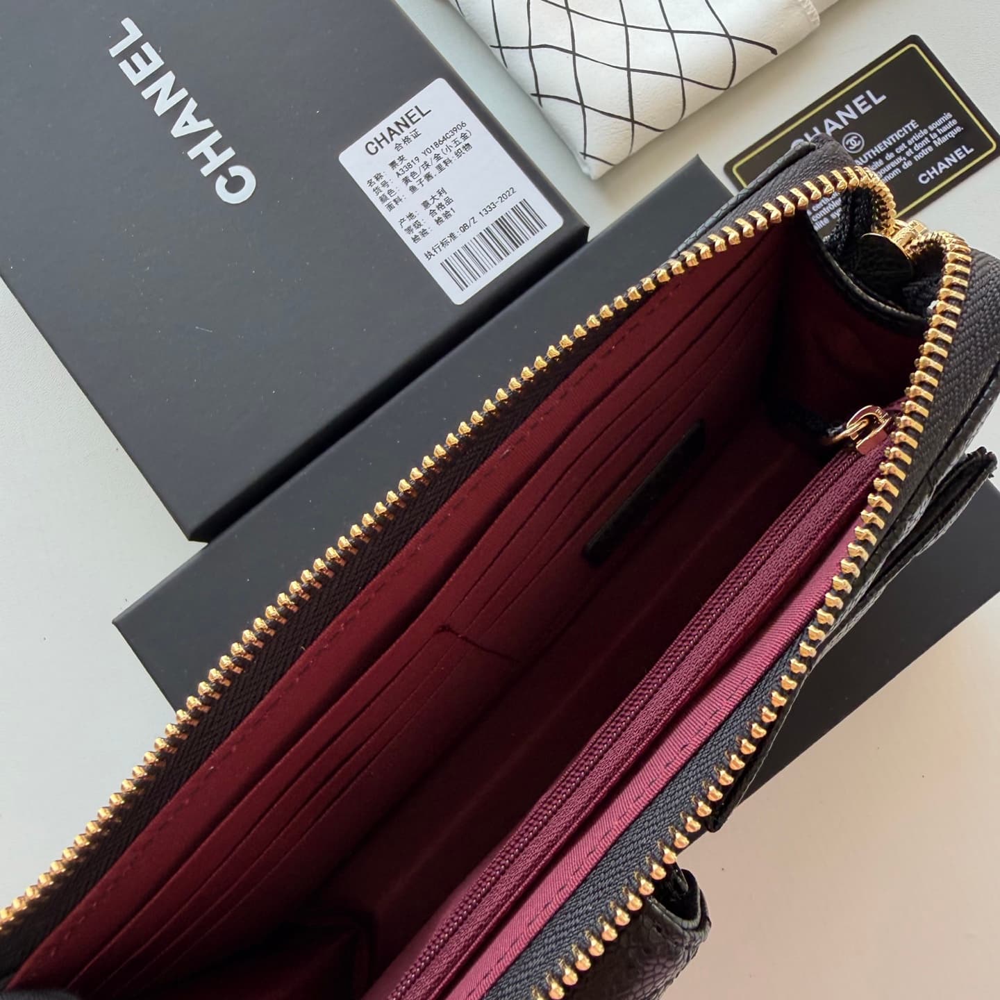 C819 🌸 New model 🔥 Packaged in the original packaging (33819 – classic small hardware). Chanel 📢🔥 The chain can be used as a handbag. 💪 It looks very stylish. Although it’s small, it has plenty of space inside: pockets, zipper slots, and coin compartments — image 8