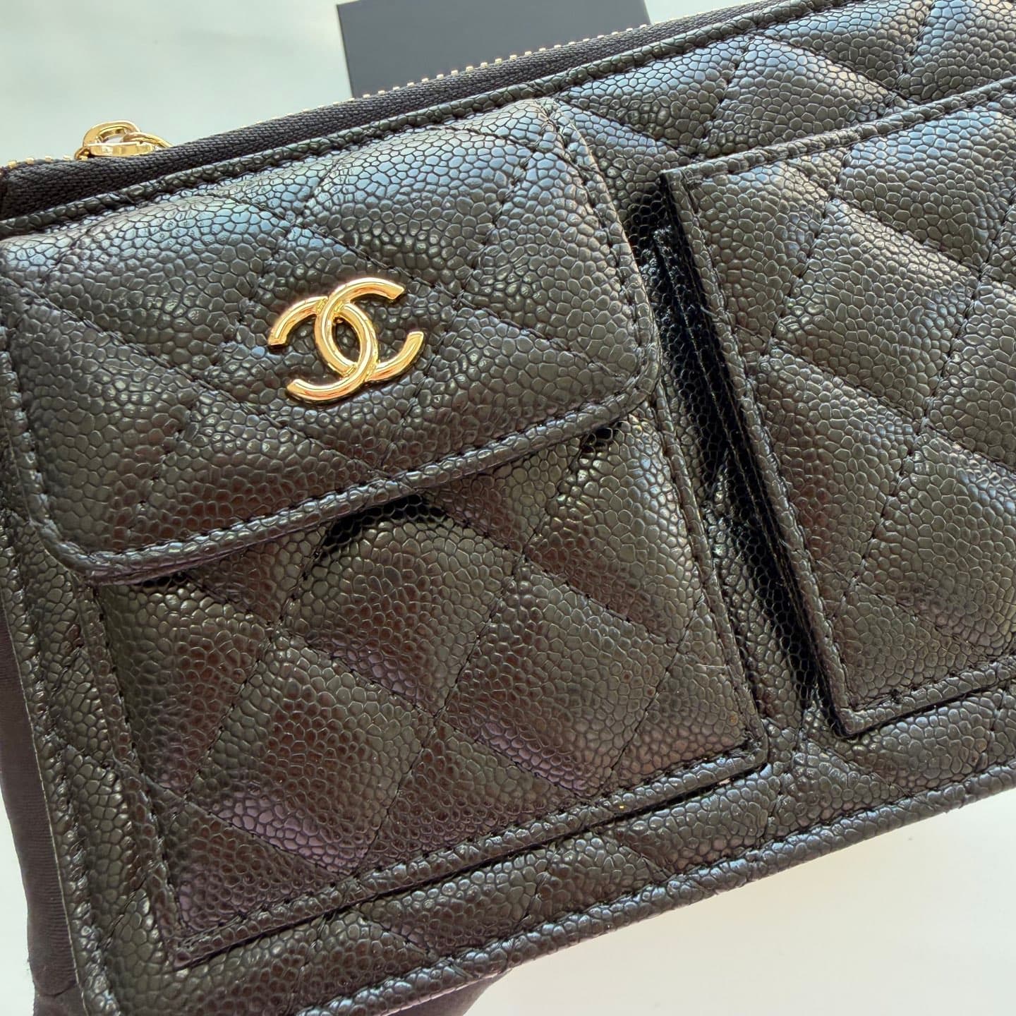 C819 🌸 New model 🔥 Packaged in the original packaging (33819 – classic small hardware). Chanel 📢🔥 The chain can be used as a handbag. 💪 It looks very stylish. Although it’s small, it has plenty of space inside: pockets, zipper slots, and coin compartments — image 5