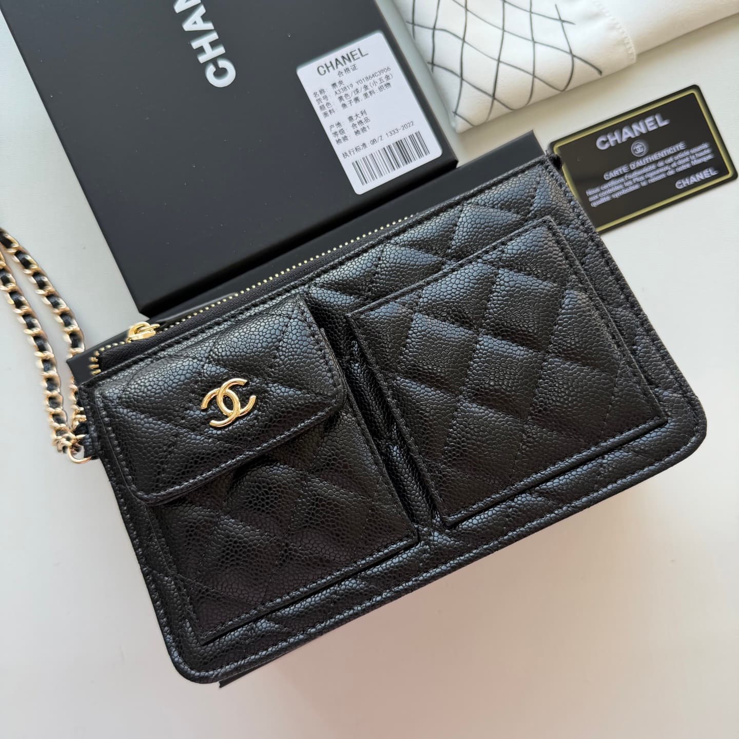 C819 🌸 New model 🔥 Packaged in the original packaging (33819 – classic small hardware). Chanel 📢🔥 The chain can be used as a handbag. 💪 It looks very stylish. Although it’s small, it has plenty of space inside: pockets, zipper slots, and coin compartments — image 2