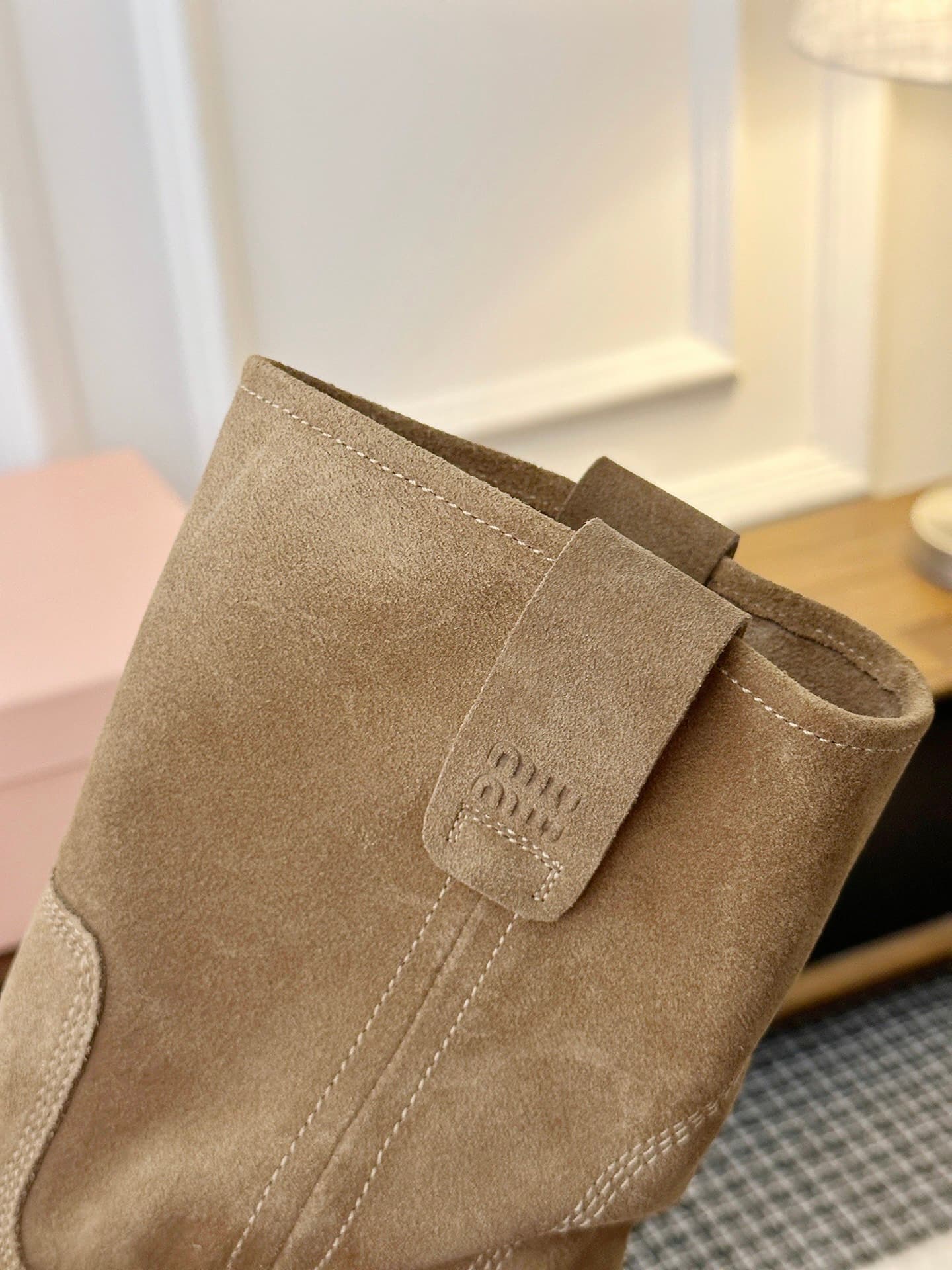 D8770 𝐌𝐈𝐔𝐌𝐈𝐔’s latest runway fashion must-have boots — image 8