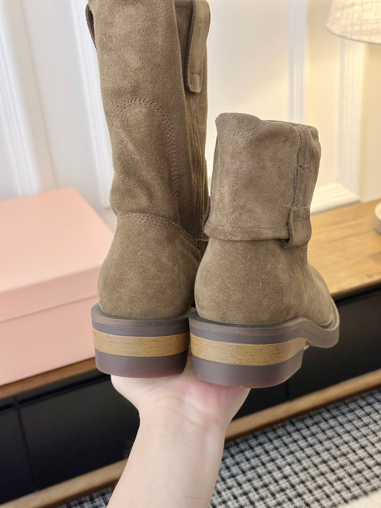 D8769 The latest trendy boots from IIDLLI’s fashion show — image 8