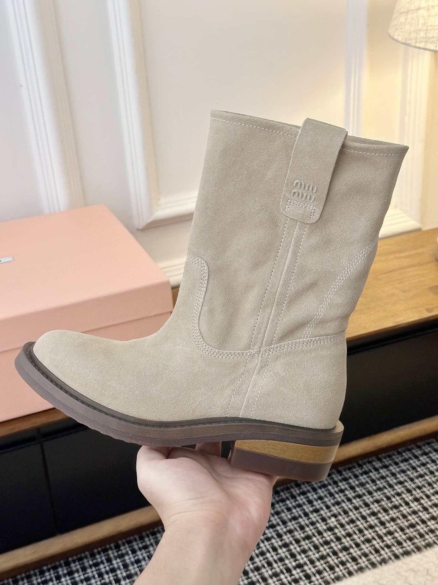 D8768 𝐌𝐈𝐔𝐌𝐈𝐔’s latest runway trends: must-have boots — image 5