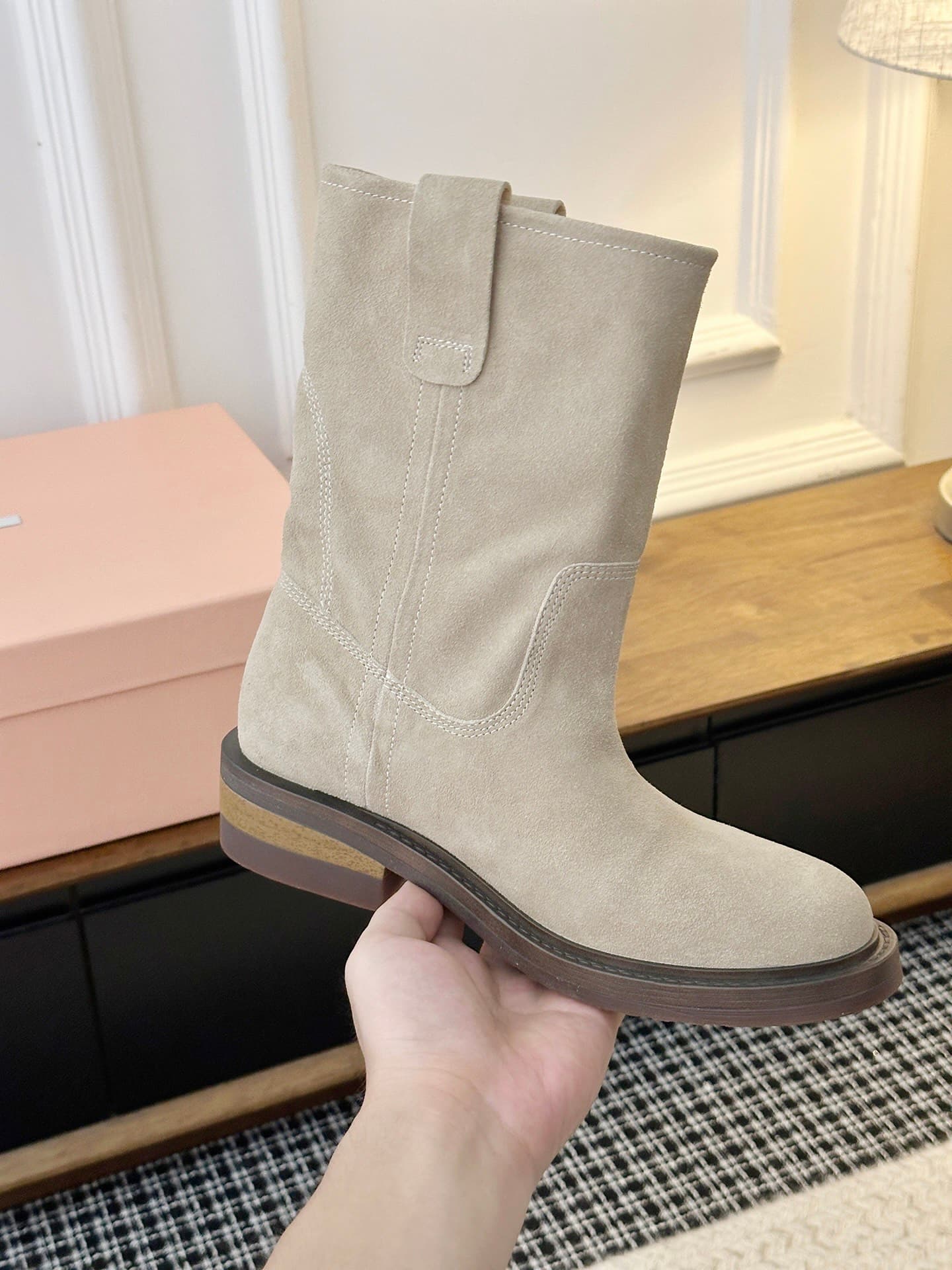 D8768 𝐌𝐈𝐔𝐌𝐈𝐔’s latest runway trends: must-have boots — image 6
