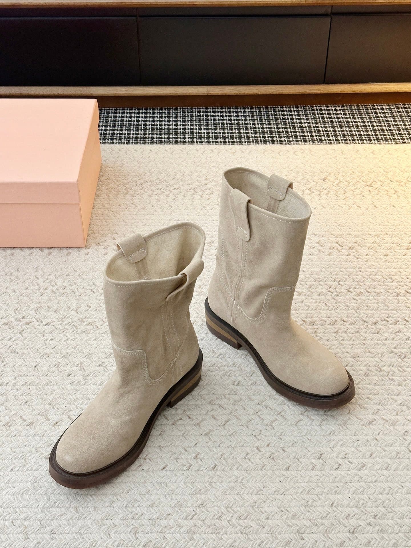 D8768 𝐌𝐈𝐔𝐌𝐈𝐔’s latest runway trends: must-have boots — image 3