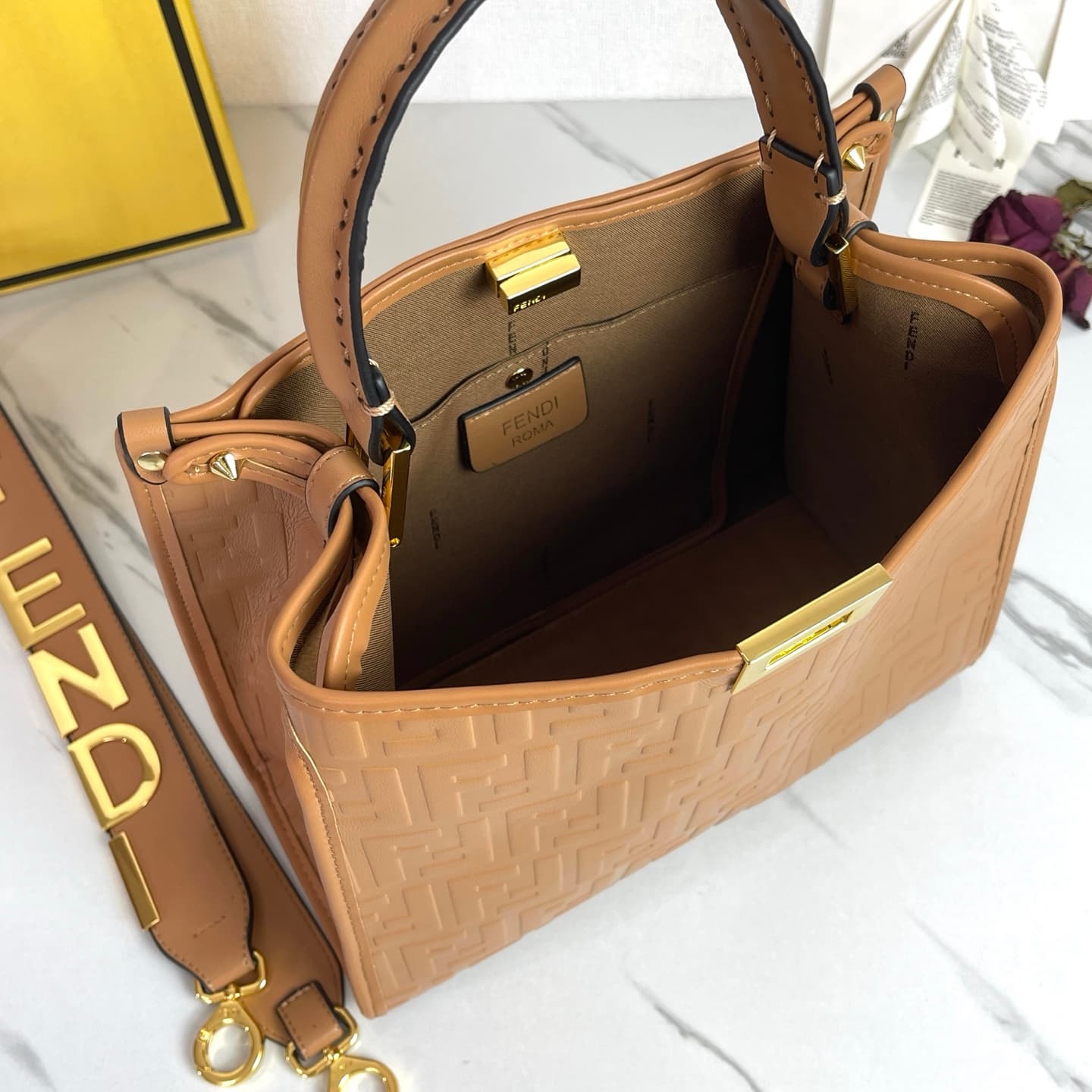C2805 Fendi Perkaboo tote bags are basic models that can be used as beach bags. They feature elaborate embossing techniques, offering a vintage look with durability. Made from high-quality leather material—different from previous models, it immediately sh — image 5