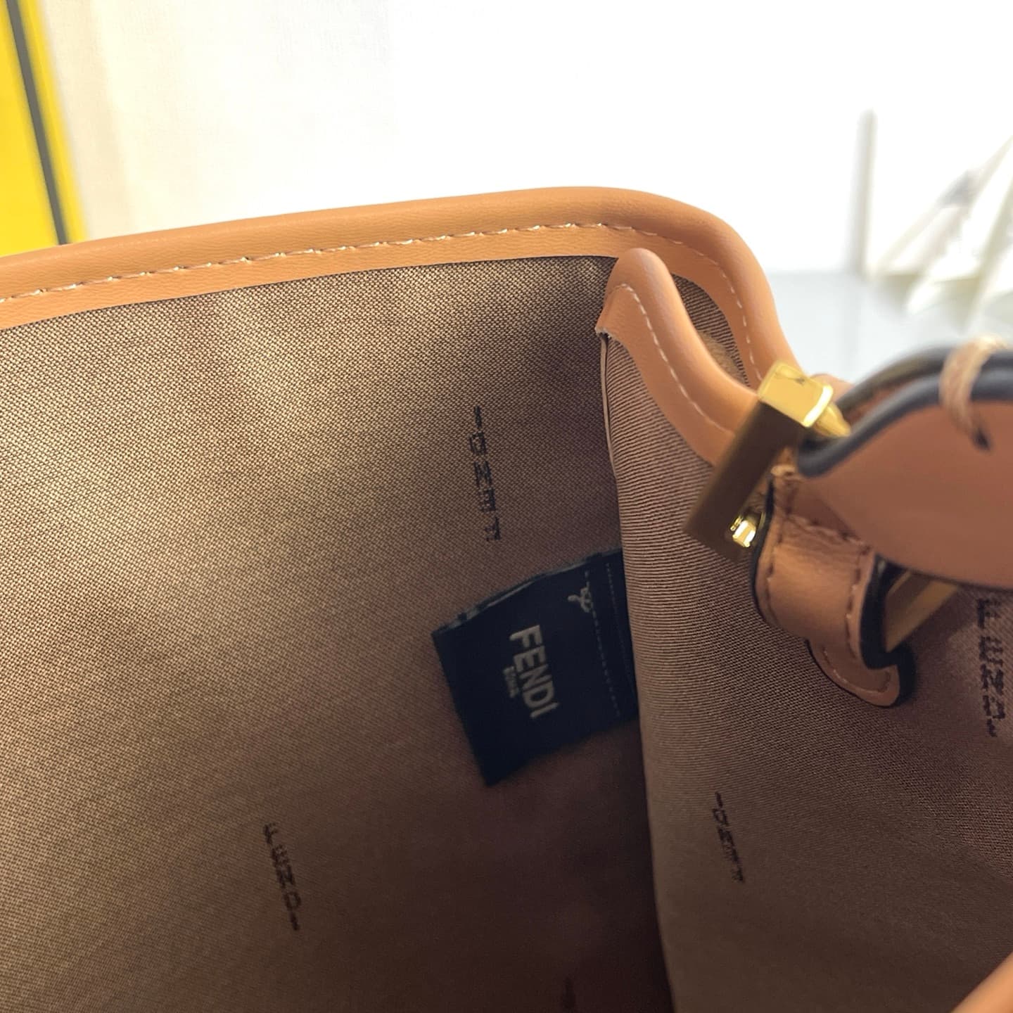 C2805 Fendi Perkaboo tote bags are basic models that can be used as beach bags. They feature elaborate embossing techniques, offering a vintage look with durability. Made from high-quality leather material—different from previous models, it immediately sh — image 7