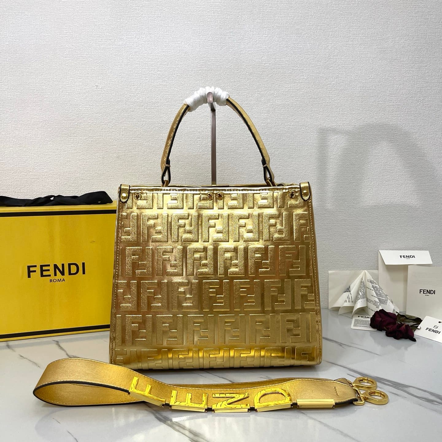 C2807 Fendi Perkaboo tote bags are basic models that can be used as beach bags. They feature heavy-duty embossing techniques, offering a vintage look while remaining durable. Made from high-quality leather material—different from previous models, it immed — image 3