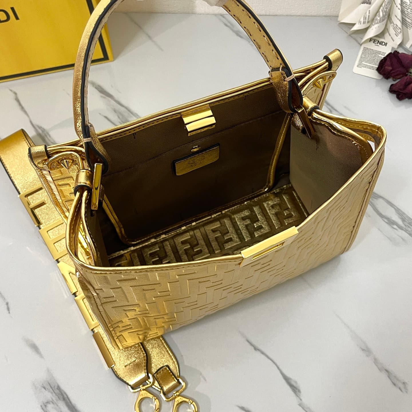 C2807 Fendi Perkaboo tote bags are basic models that can be used as beach bags. They feature heavy-duty embossing techniques, offering a vintage look while remaining durable. Made from high-quality leather material—different from previous models, it immed — image 5