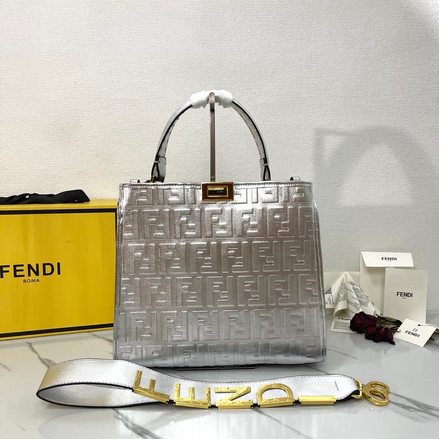 C2806 Fendi Perkaboo tote bags are basic models that can be used as beach bags. They feature heavy-duty embossing techniques, offering a vintage look while remaining durable. Made from high-quality leather material—unlike before, you can immediately notic — image 2