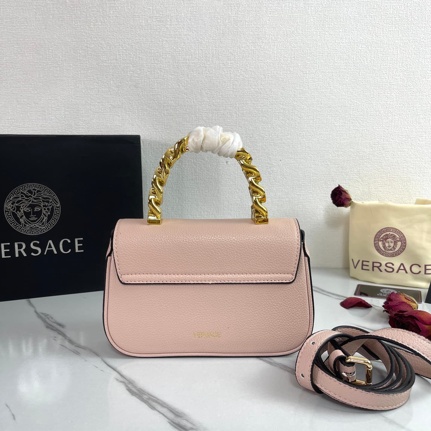 C2811 The new product is selling extremely well! The Versace handbag with shoulder strap features a Medusa head design, with the “ton-sur-ton” pattern in the center. The detachable and adjustable shoulder strap at the top of the chain provides additional  — image 3