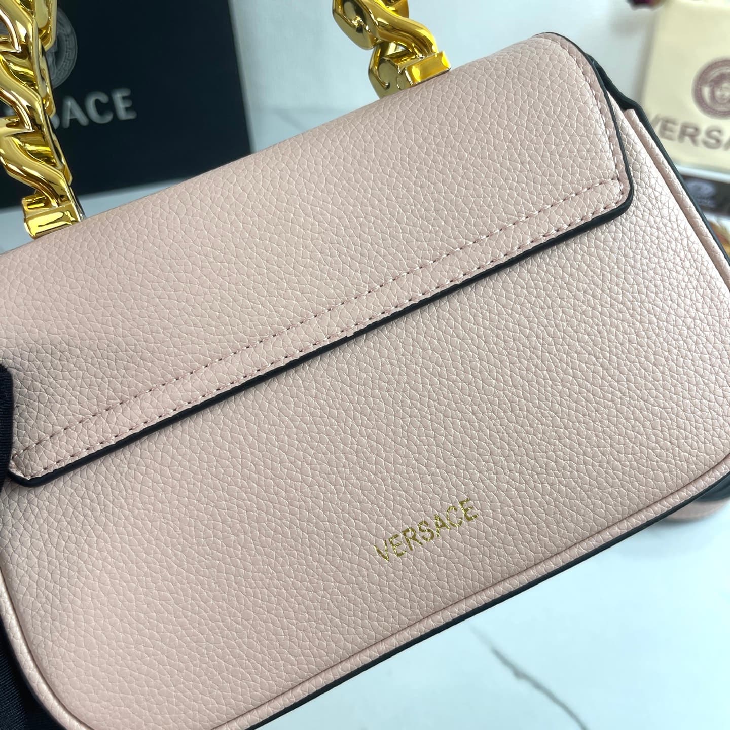 C2811 The new product is selling extremely well! The Versace handbag with shoulder strap features a Medusa head design, with the “ton-sur-ton” pattern in the center. The detachable and adjustable shoulder strap at the top of the chain provides additional  — image 6