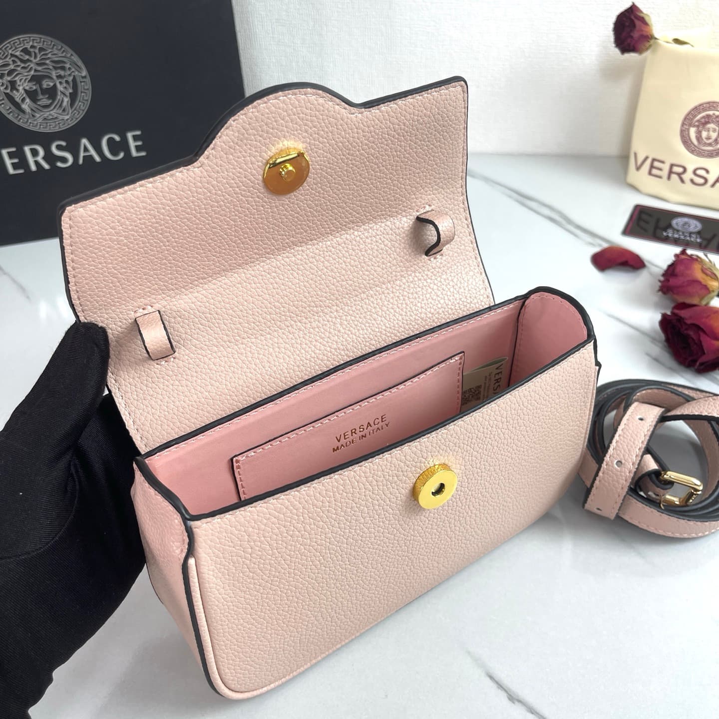 C2811 The new product is selling extremely well! The Versace handbag with shoulder strap features a Medusa head design, with the “ton-sur-ton” pattern in the center. The detachable and adjustable shoulder strap at the top of the chain provides additional  — image 8