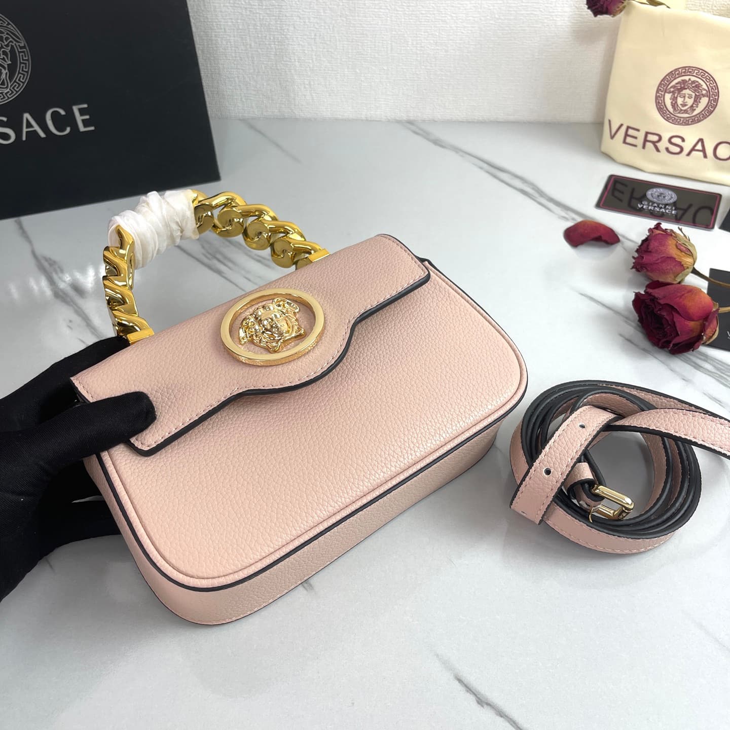 C2811 The new product is selling extremely well! The Versace handbag with shoulder strap features a Medusa head design, with the “ton-sur-ton” pattern in the center. The detachable and adjustable shoulder strap at the top of the chain provides additional  — image 5