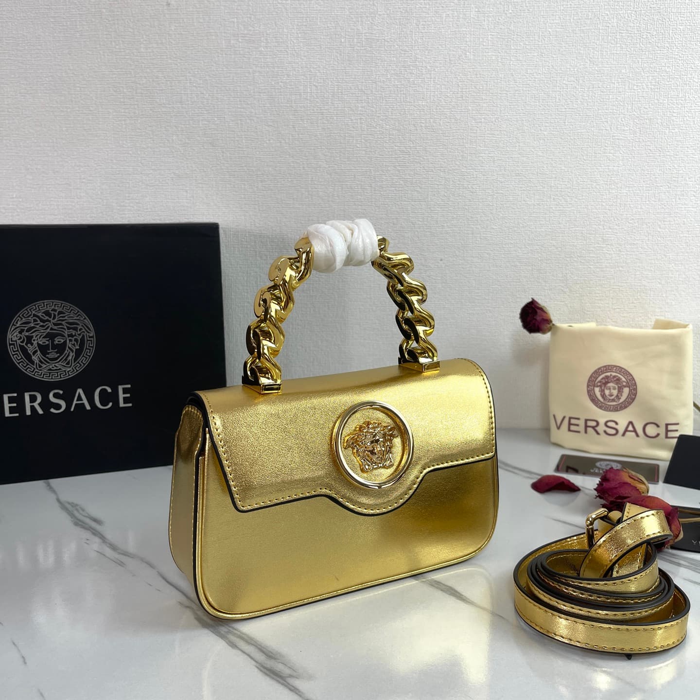 C2810 The new product is selling extremely well! The Versace handbag with shoulder strap features a Medusa head design, with the “ton-sur-ton” pattern in the center. The detachable and adjustable handle at the top of the strap offers additional options fo — image 2