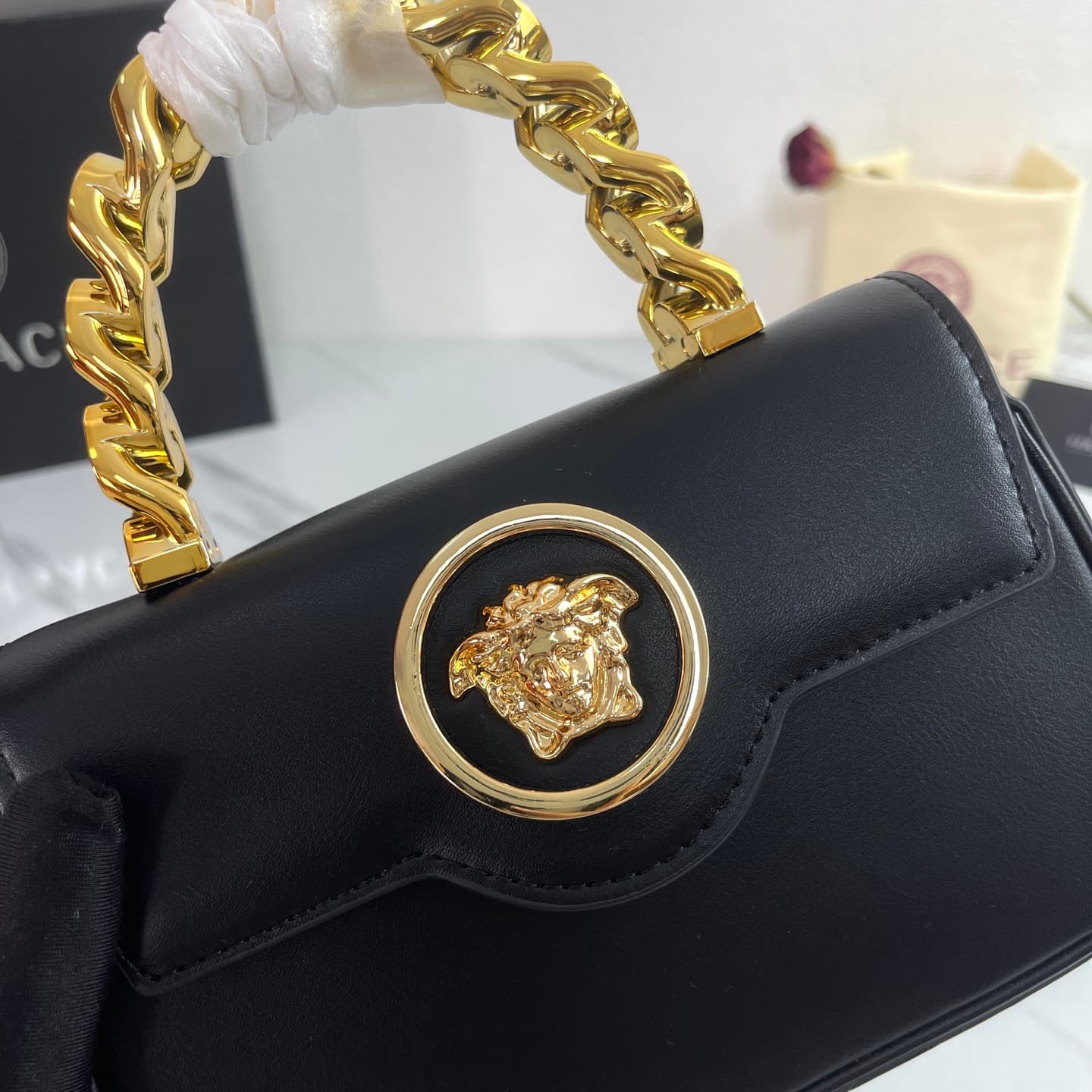 C2809 The new product is selling extremely well! The Versace handbag with shoulder strap features a Medusa head design, with the “ton-sur-ton” pattern in the center. The detachable and adjustable handle at the top of the strap offers additional options fo — image 5