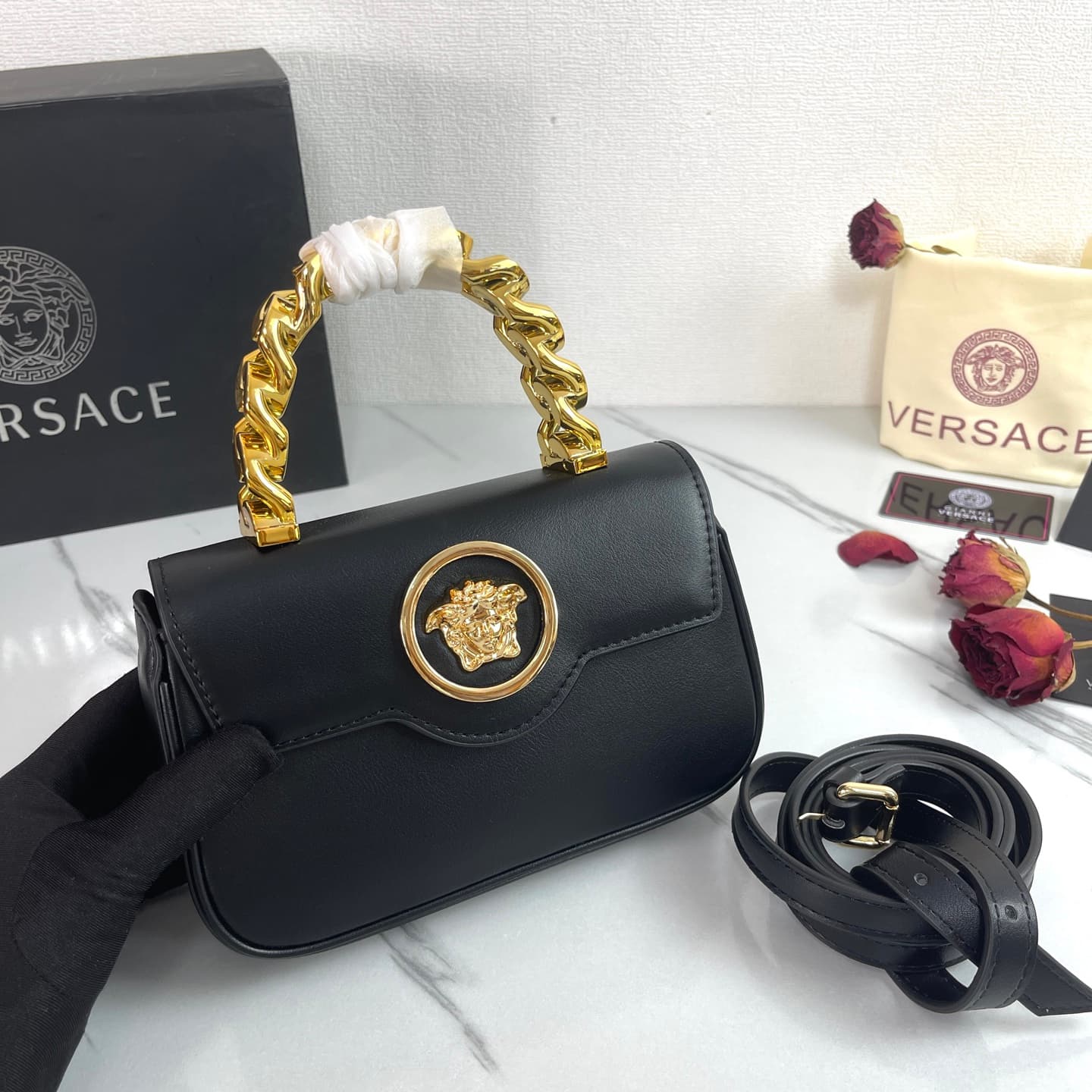 C2809 The new product is selling extremely well! The Versace handbag with shoulder strap features a Medusa head design, with the “ton-sur-ton” pattern in the center. The detachable and adjustable handle at the top of the strap offers additional options fo — image 4