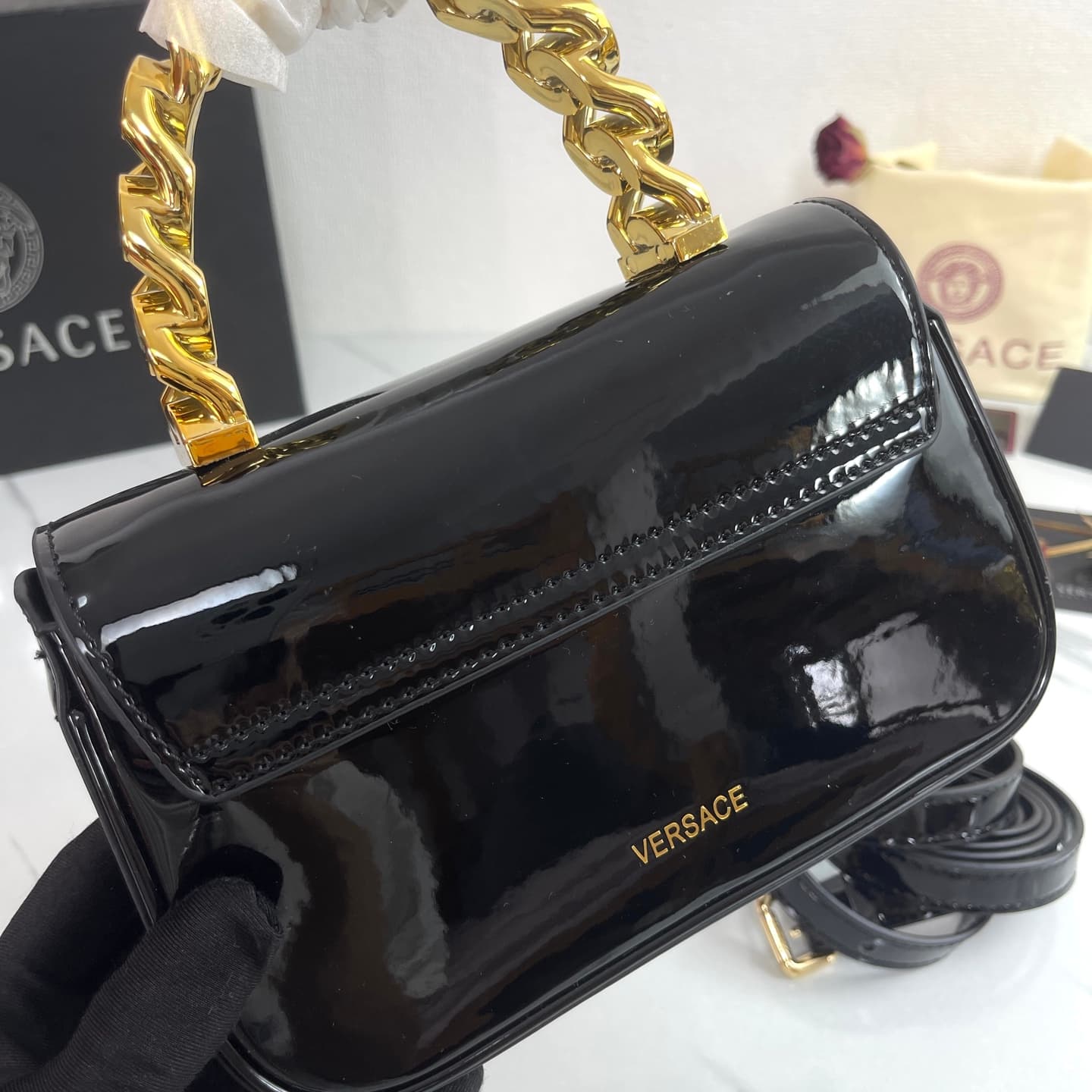 C2812 The new product is selling extremely well! The Versace handbag with shoulder strap features a Medusa head design, with the “ton-sur-ton” pattern in the center. The detachable and adjustable handle at the top of the chain provides additional options  — image 6