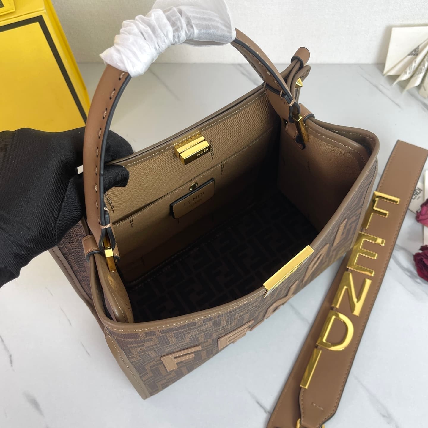 C2802 Fendi Perkaboo tote bags in vintage/retro styles, with heavy-duty embossing techniques. They are both vintage-looking and durable. Made from high-quality leather material—different from previous models, you can immediately notice their premium quali — image 5