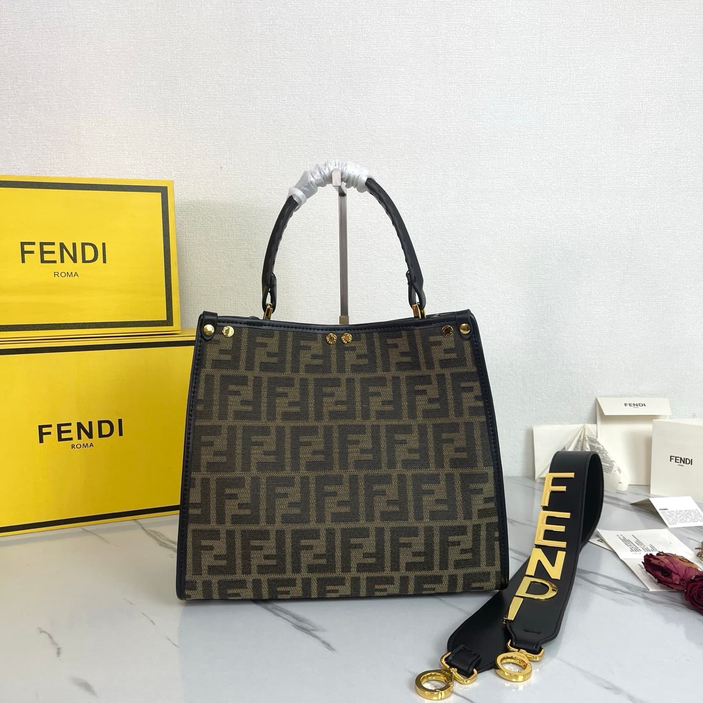 C2801 Fendi Perkaboo tote bags offer a vintage/retro style; their basic models can also be used as beach bags. They feature heavy-duty embossing techniques, giving them a vintage look while remaining durable. Made from high-quality leather material—unlike — image 3