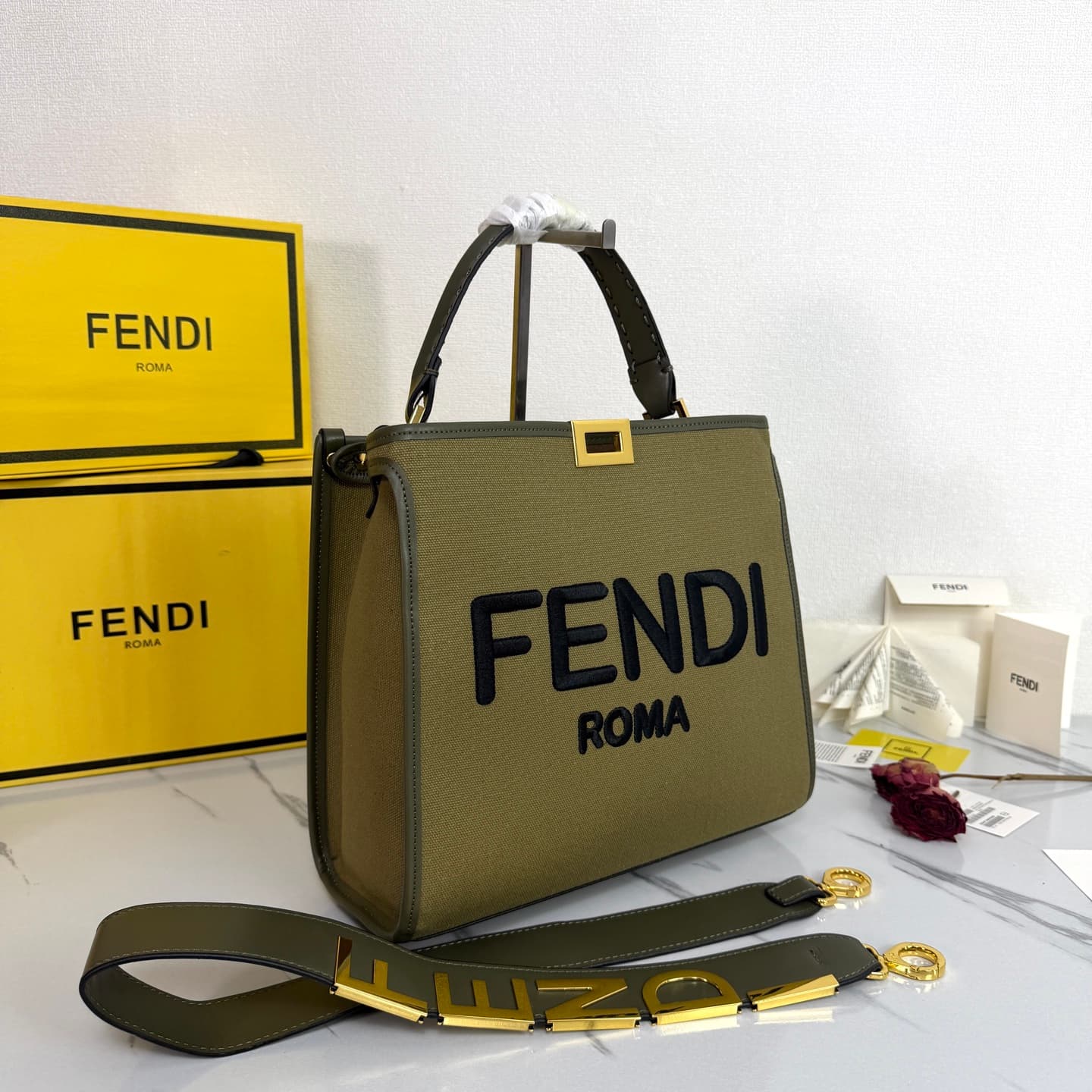C2800 Fendi Perkaboo tote bags are basic models that can be used as beach bags. They feature heavy-duty embossing techniques, offering a vintage look while remaining durable. Made from high-quality leather material—different from previous models, and imme — image 2