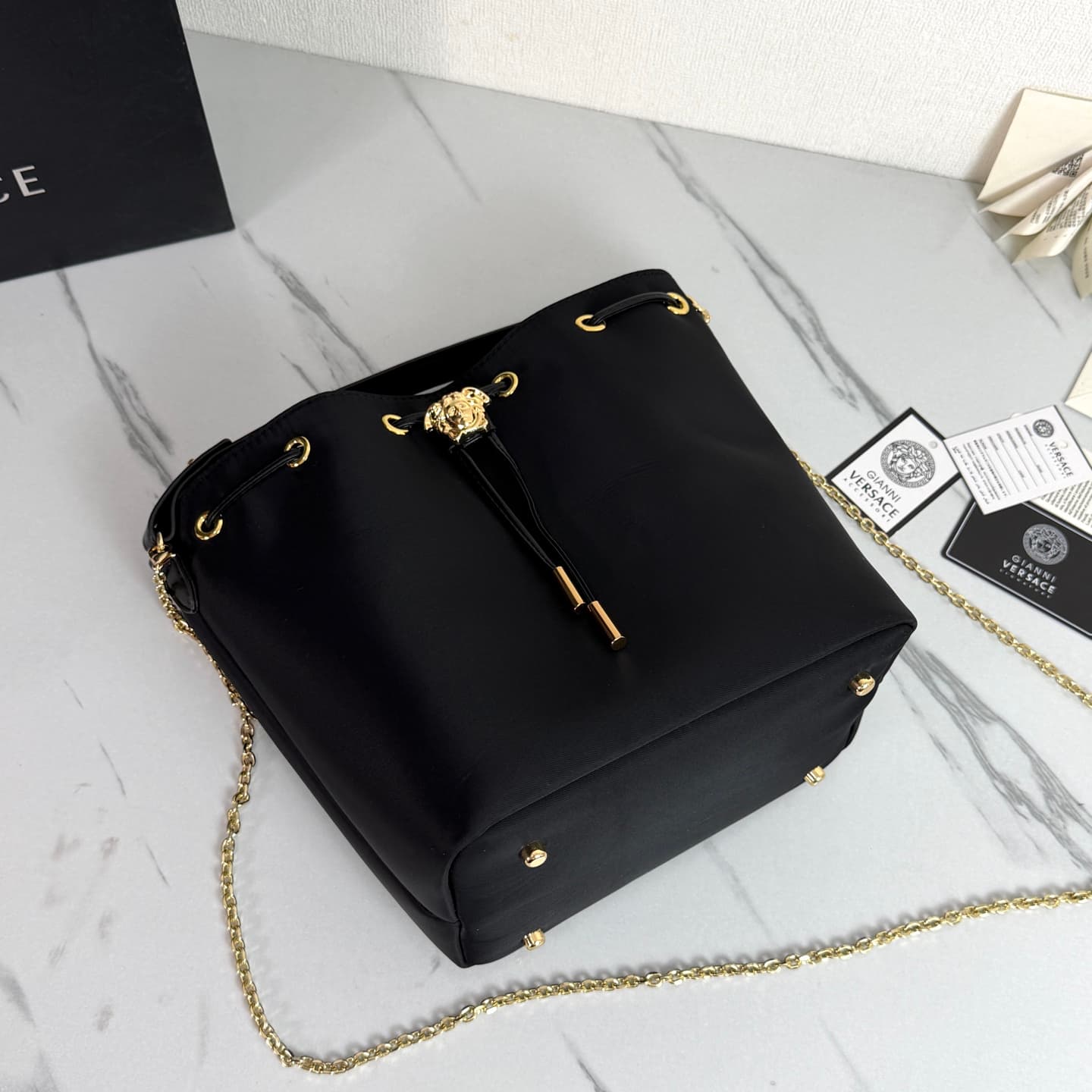 C8334 .2026 new model 🆕 available for sale. Versace mini women’s drawstring bucket bag, made of high-quality satin waterproof material. The large capacity is really impressive; it comes with long and short shoulder straps. — image 7