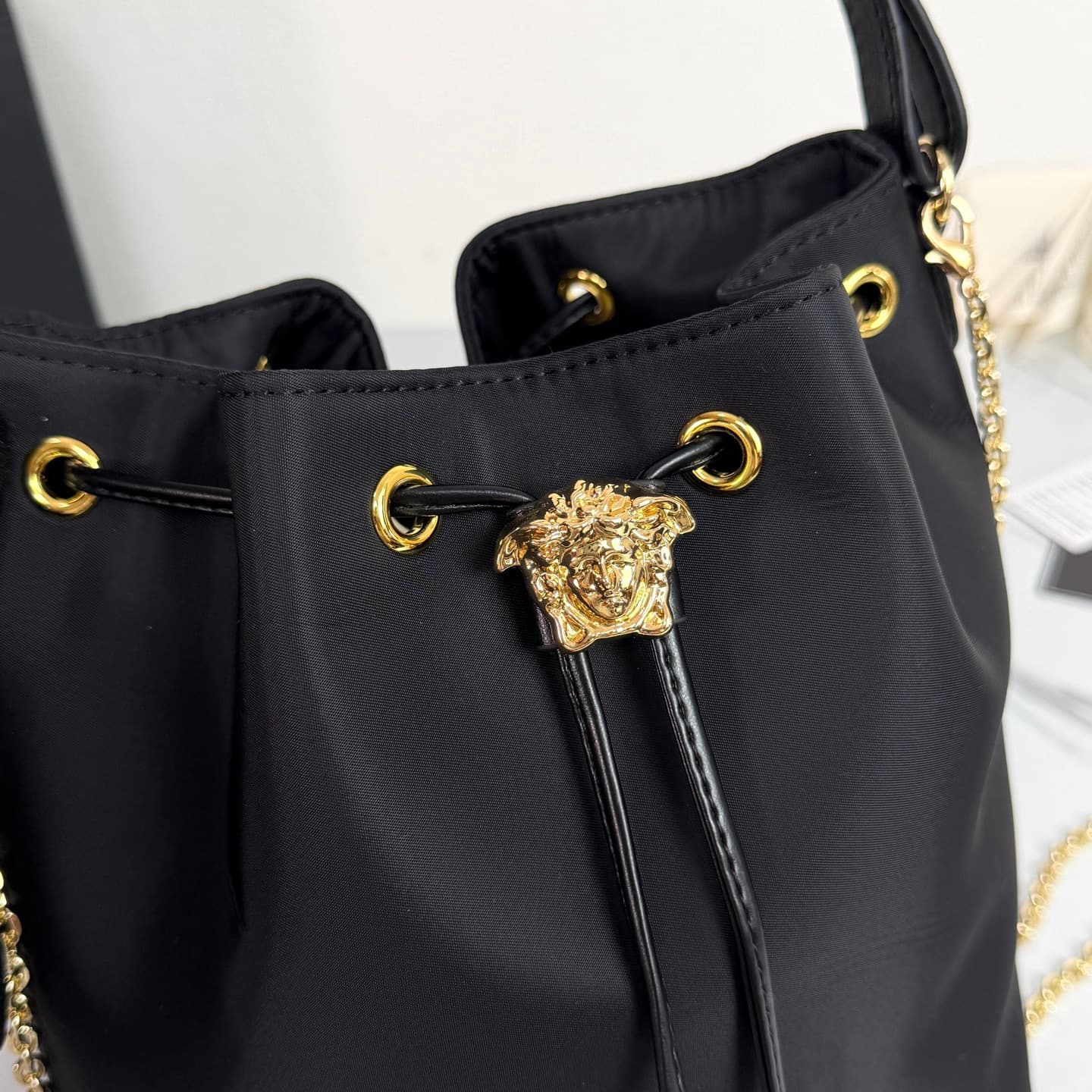 C8334 .2026 new model 🆕 available for sale. Versace mini women’s drawstring bucket bag, made of high-quality satin waterproof material. The large capacity is really impressive; it comes with long and short shoulder straps. — image 6