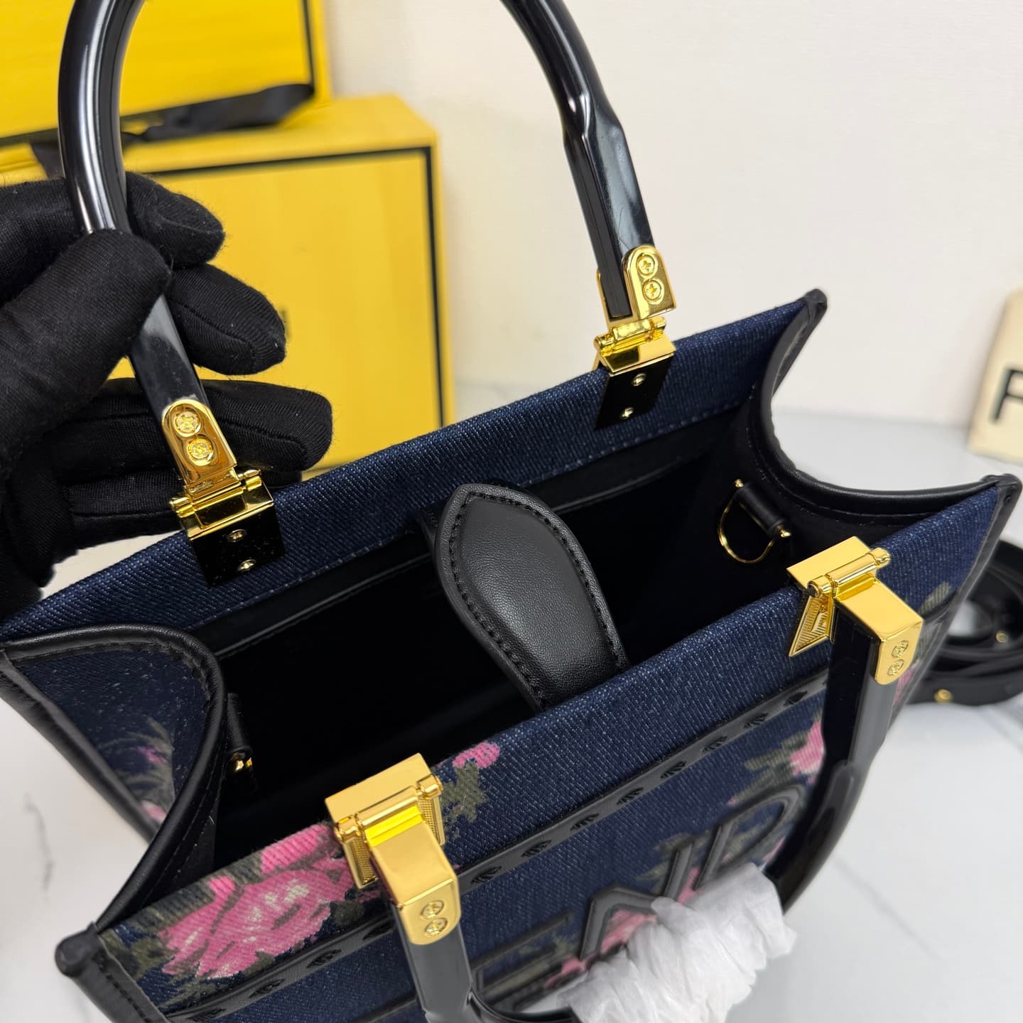 C2841 New model 🆕 Fendi denim rose tote bag — image 7