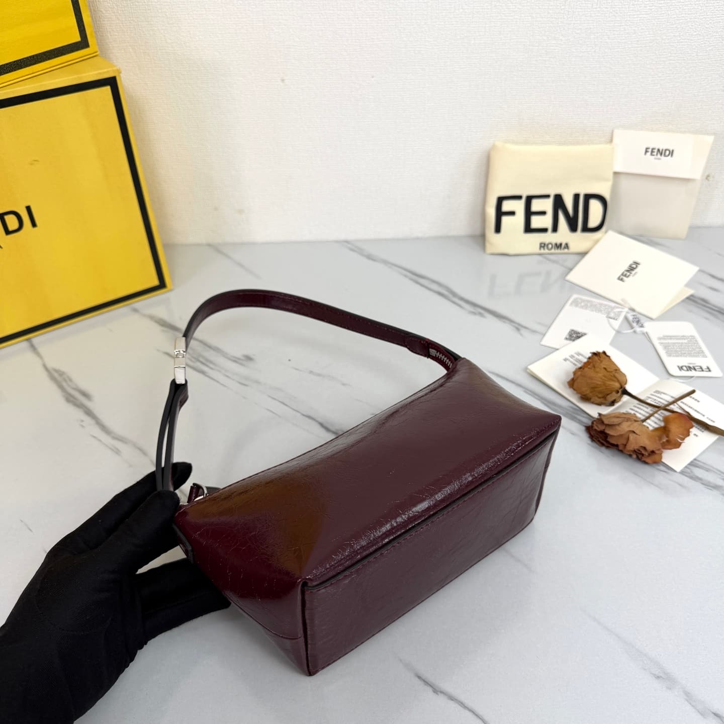 C2839 FENDI vintage/retro mini underarm bag, made from carefully selected oil-wax wrinkled cowhide and classic FF print fabric, offering a fine texture and durability. — image 4