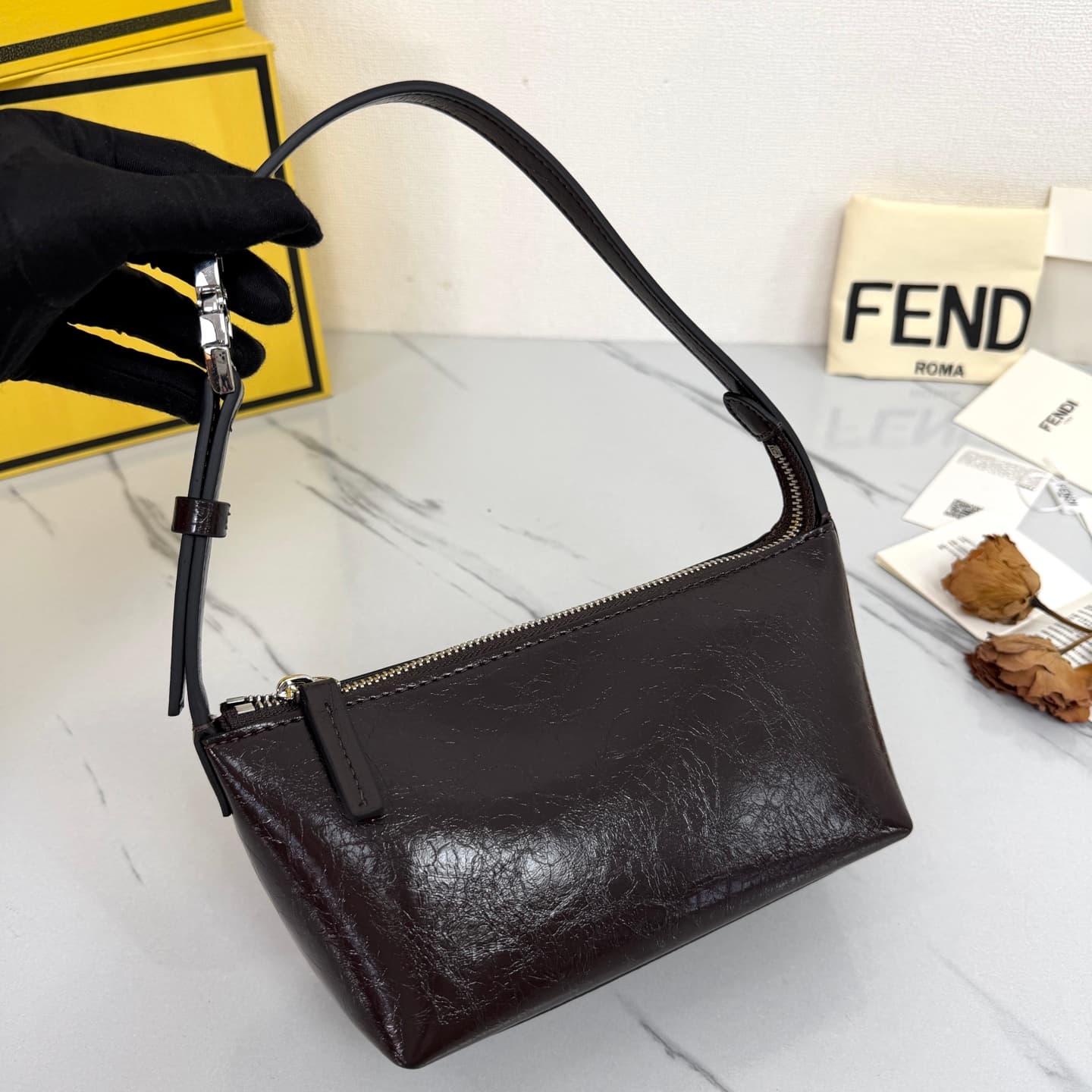C2838 FENDI vintage/retro mini underarm bag, made from carefully selected oil-wax wrinkled cowhide and classic FF print fabric, offering a delicate and durable texture. — image 3