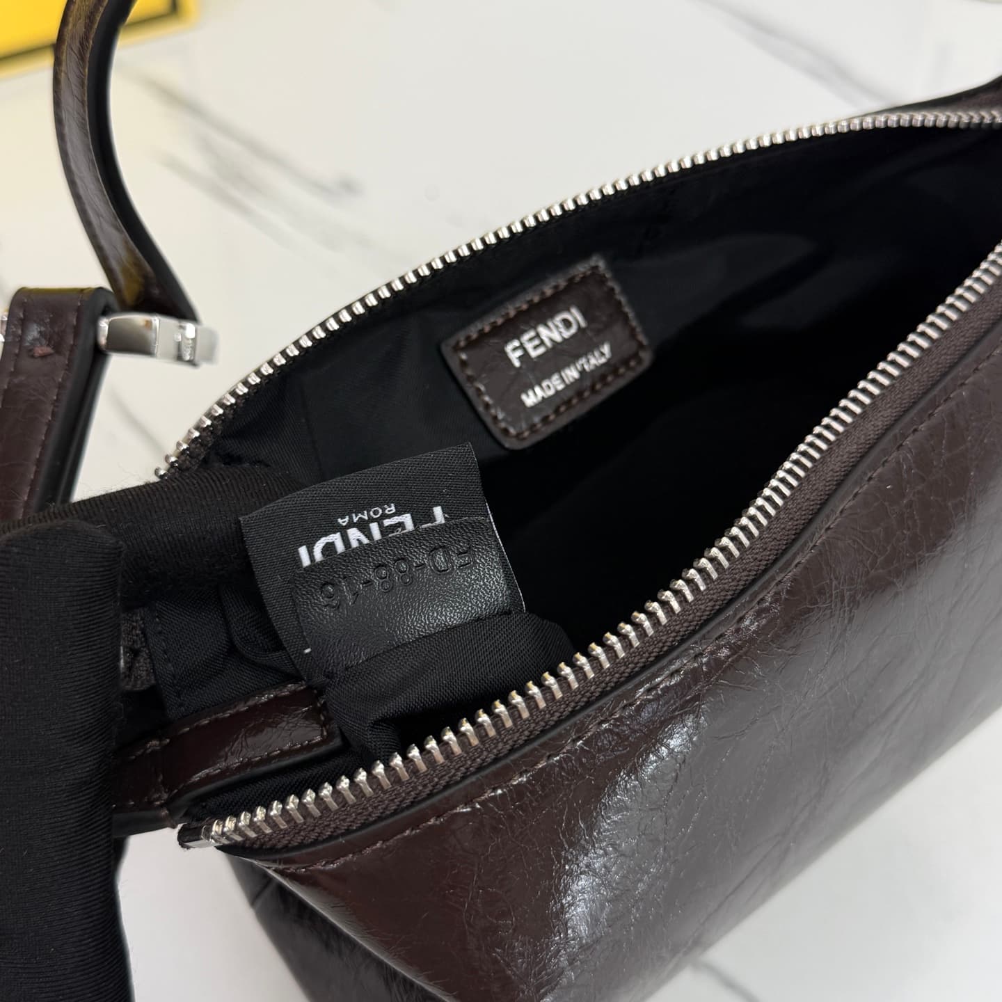 C2838 FENDI vintage/retro mini underarm bag, made from carefully selected oil-wax wrinkled cowhide and classic FF print fabric, offering a delicate and durable texture. — image 8