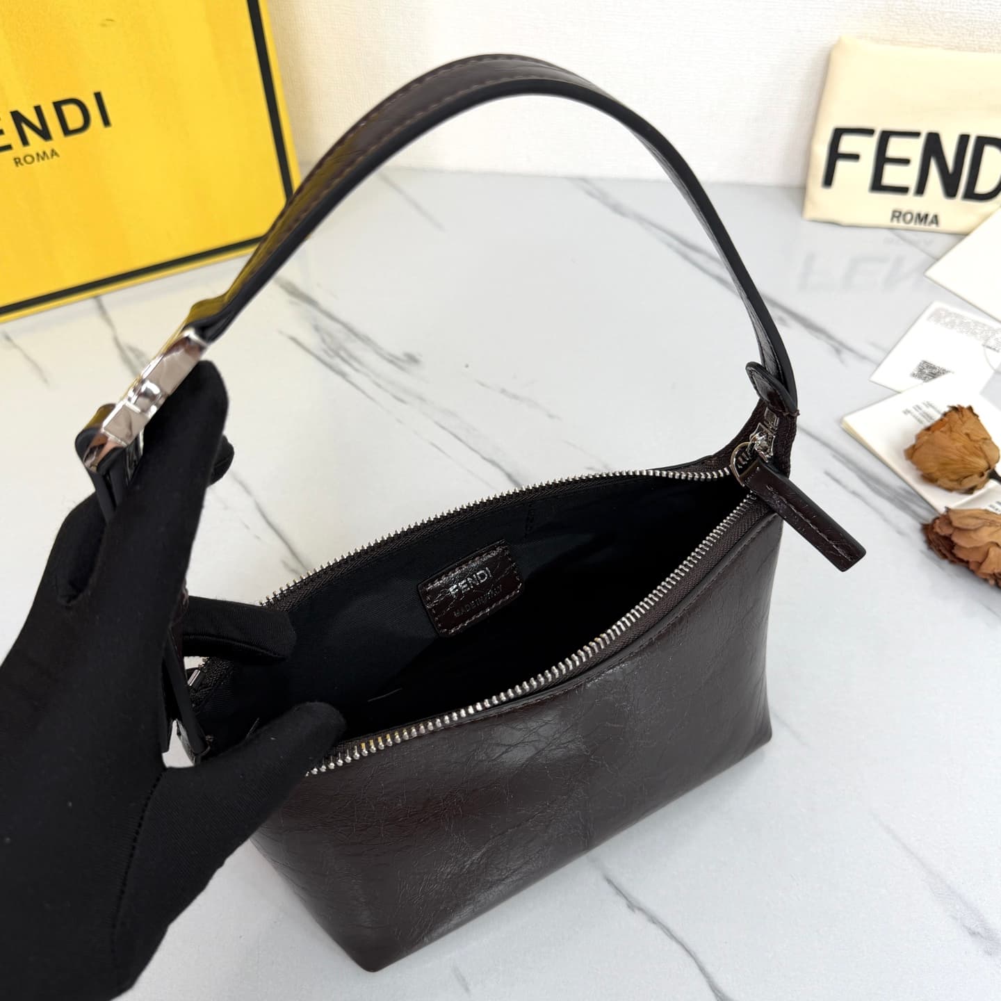 C2838 FENDI vintage/retro mini underarm bag, made from carefully selected oil-wax wrinkled cowhide and classic FF print fabric, offering a delicate and durable texture. — image 6