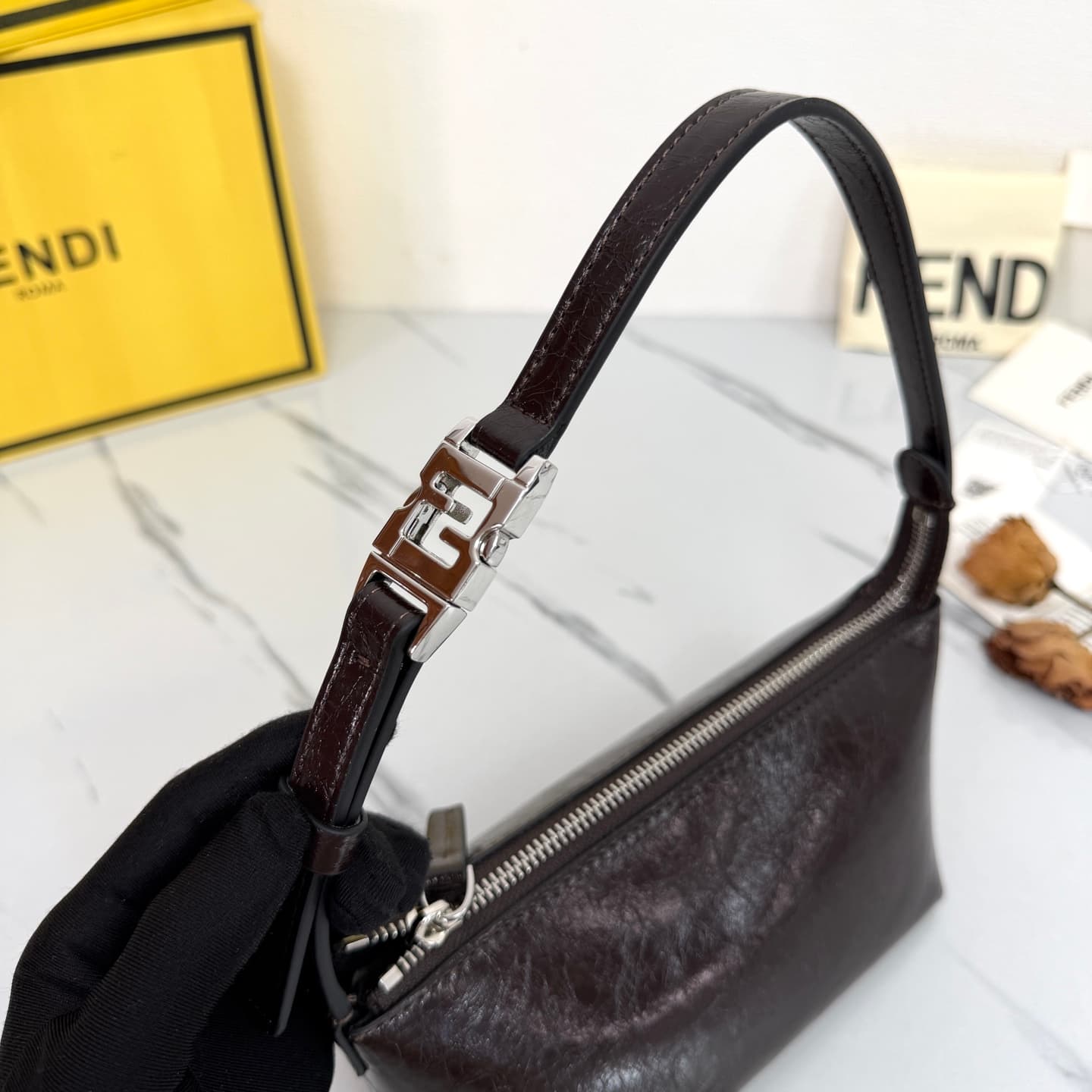 C2838 FENDI vintage/retro mini underarm bag, made from carefully selected oil-wax wrinkled cowhide and classic FF print fabric, offering a delicate and durable texture. — image 5