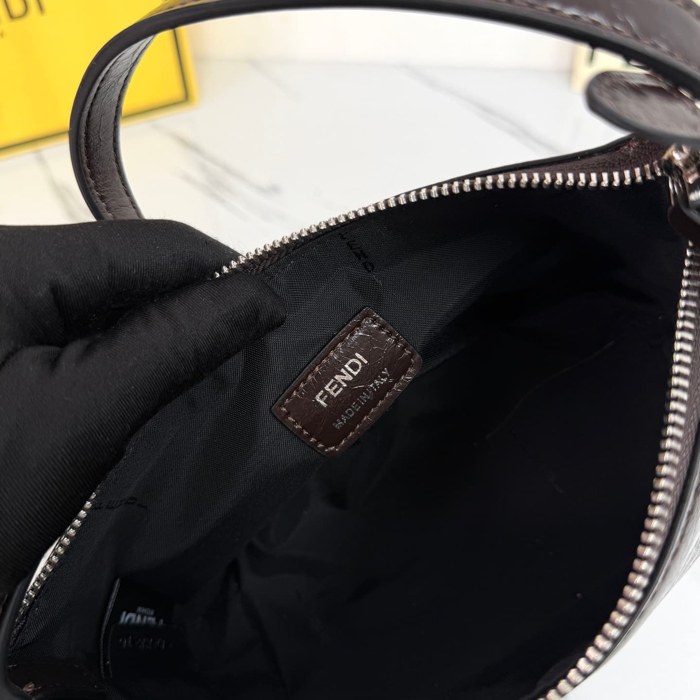 C2838 FENDI vintage/retro mini underarm bag, made from carefully selected oil-wax wrinkled cowhide and classic FF print fabric, offering a delicate and durable texture. — image 7