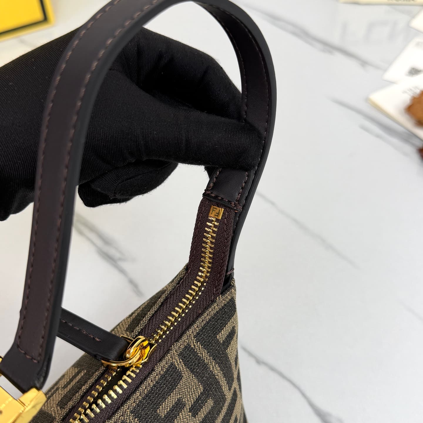 C2837 FENDI vintage/retro mini underarm bag, crafted from selected oil-wax wrinkled cowhide and classic FF print fabric, offering a fine texture and durability. — image 6